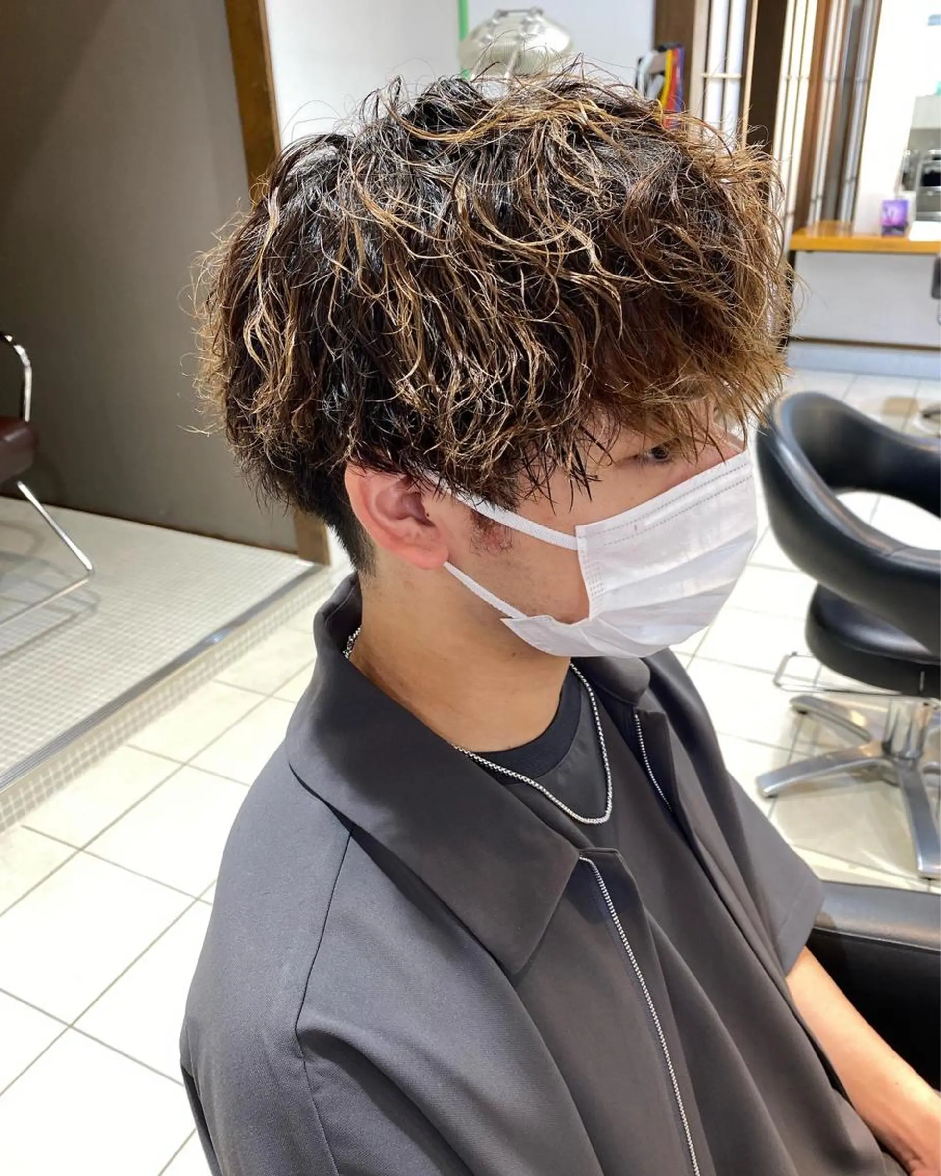 パーマ 塩崎 絢世のヘアスタイル