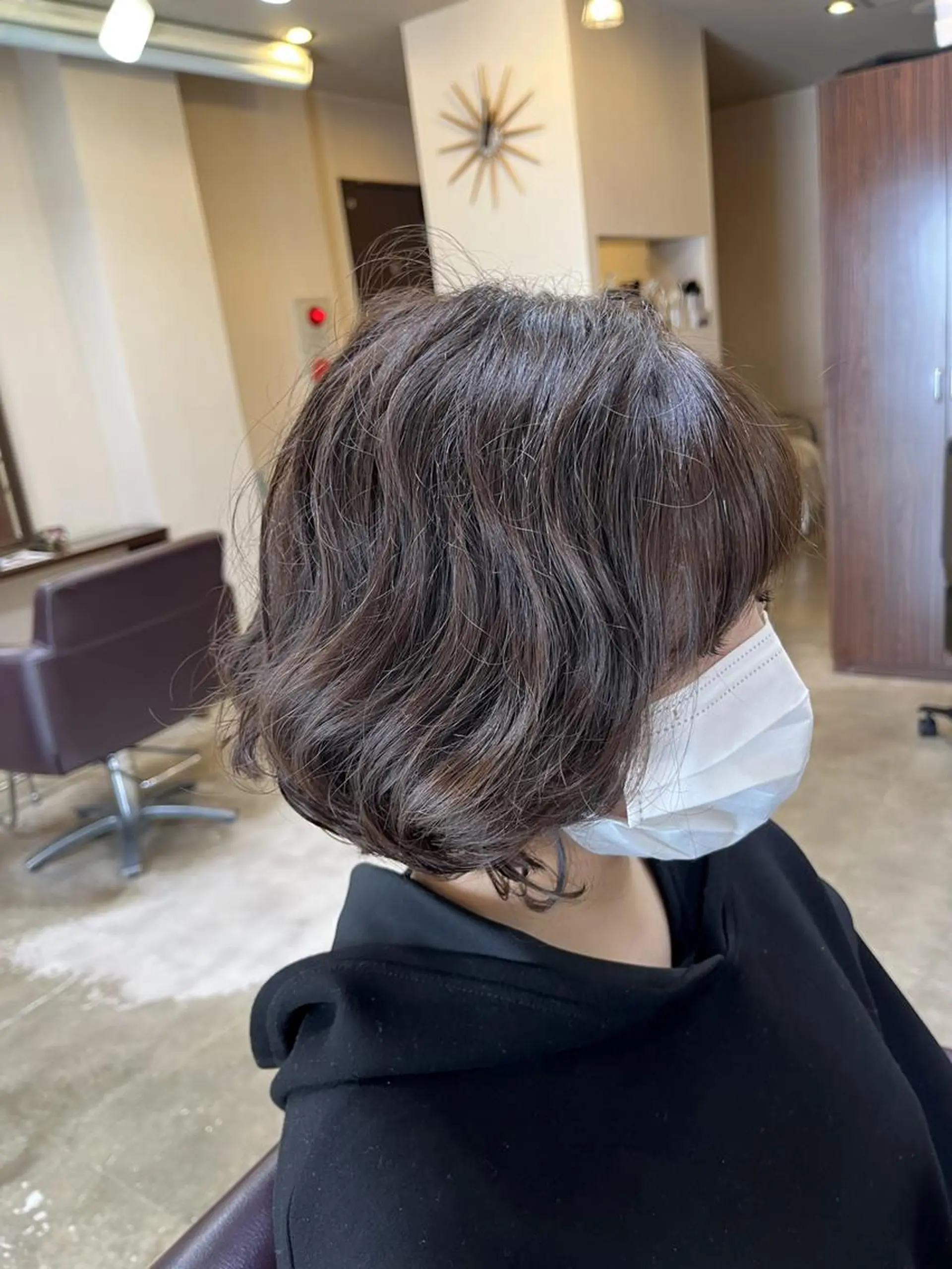 ミディアム ミディアムパーマ アッシュ ボブ カット ヘアカラー トリートメント 澤崎 希望のヘアスタイル