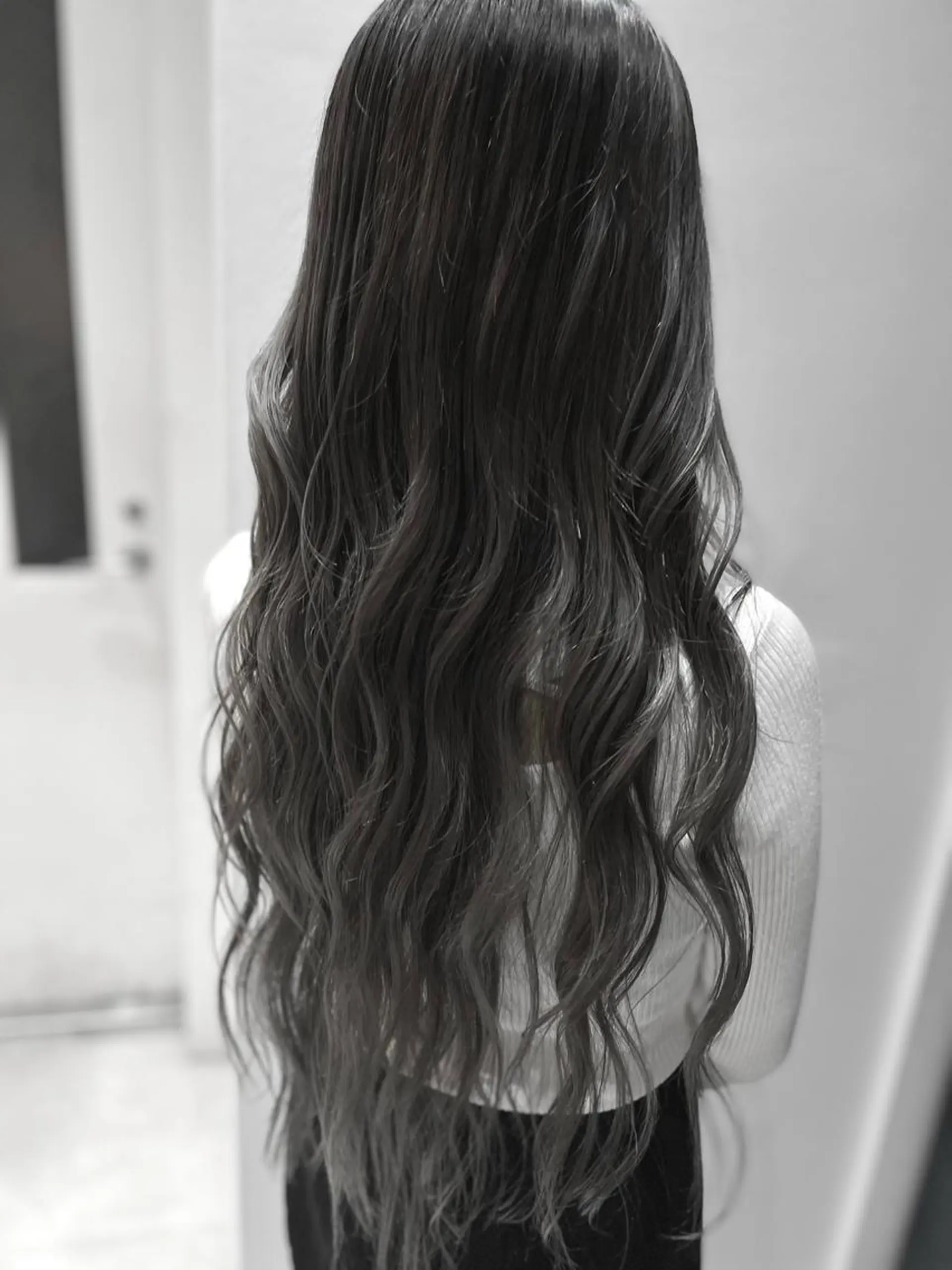 ロング カラー バレイヤージュ シルバー ホワイトシルバー レイヤーカット ヘアカラー トリートメント 🌈外国風ハイライト こうたろうのヘアスタイル