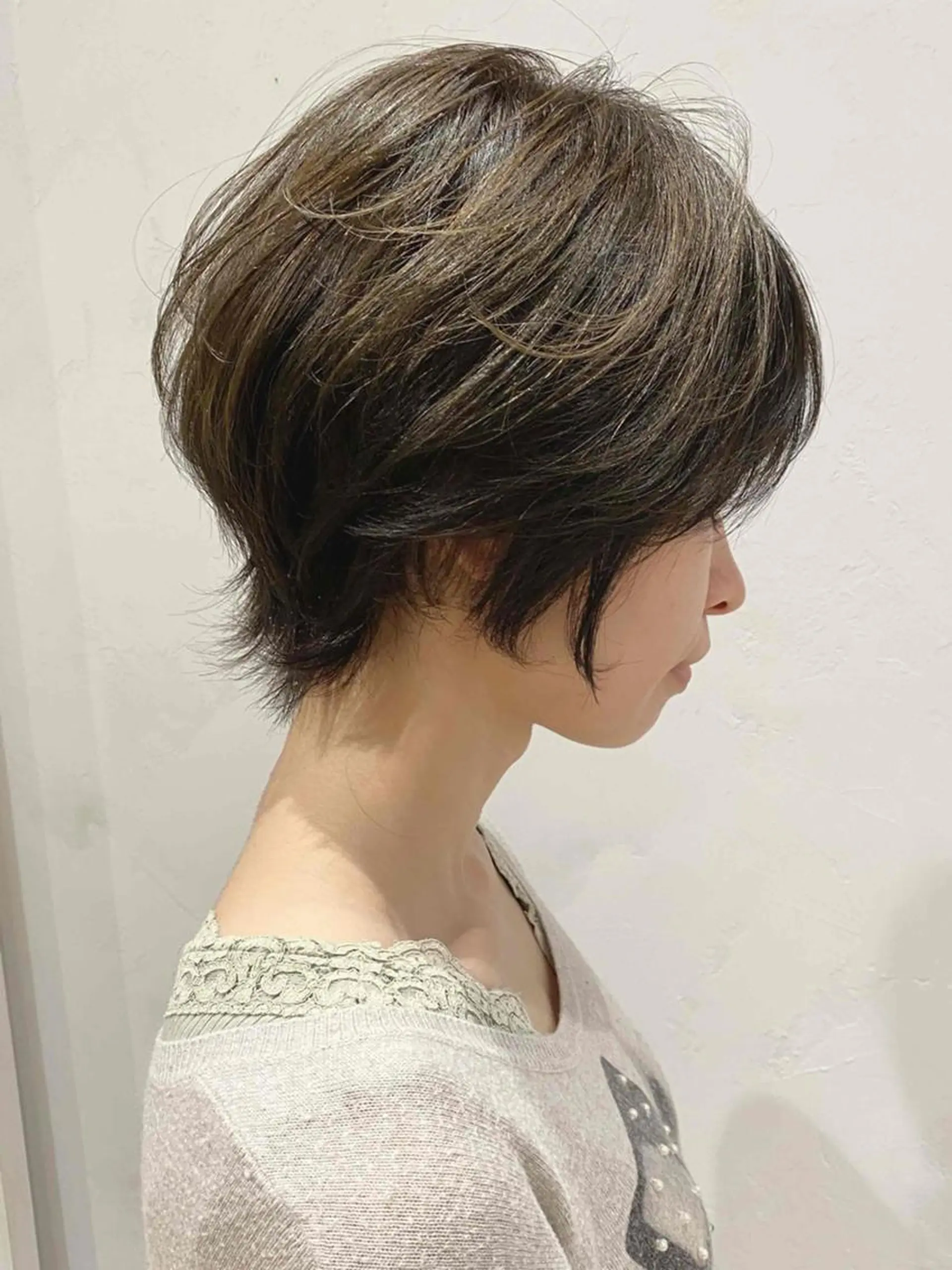 ショート カラー ショートボブ 丸みショート アッシュ ベージュカラー 黒髪 前田 裕介のヘアスタイル