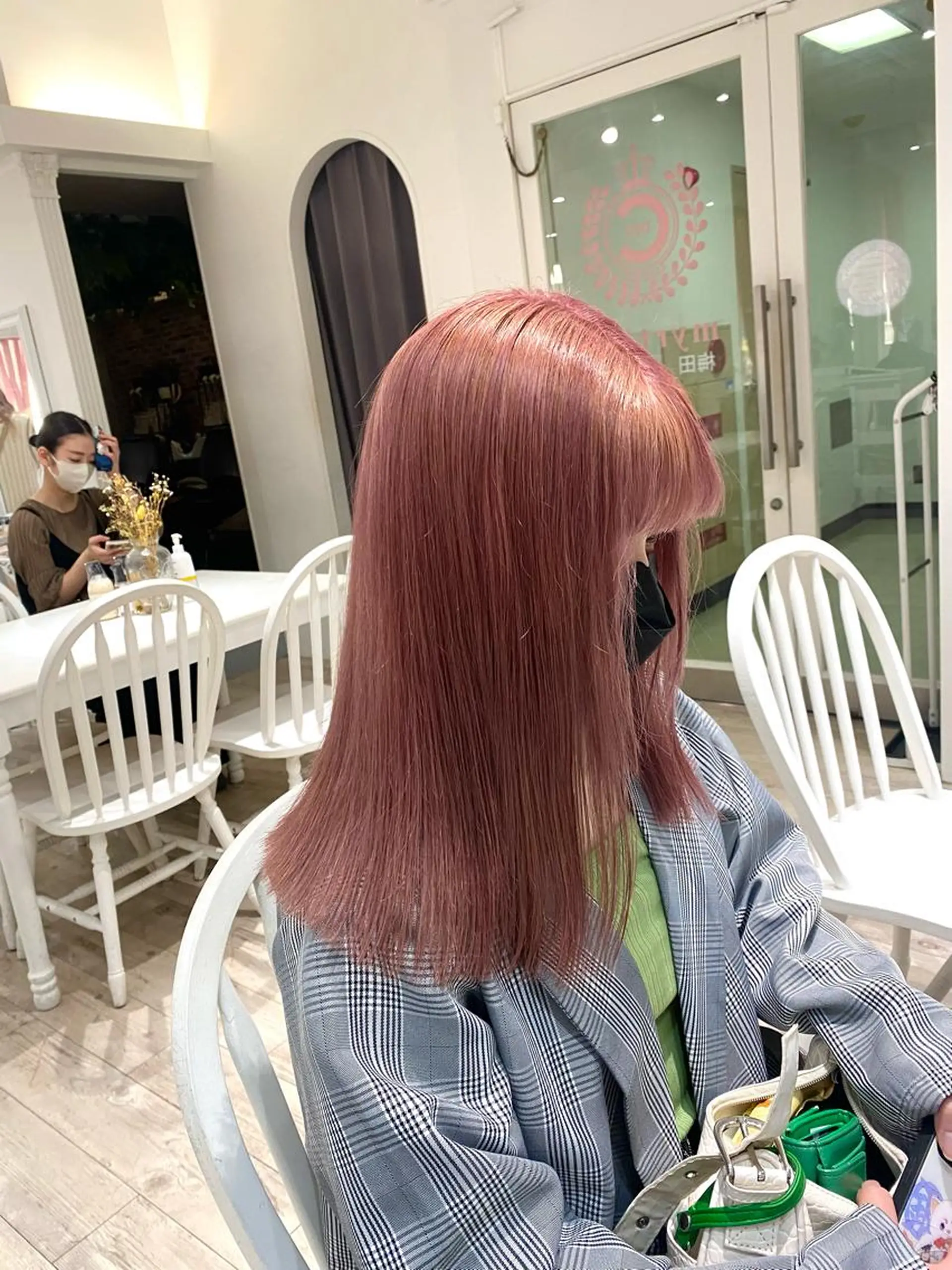 セミロング カラー ブリーチ ピンクカラー 暖色カラー✨️ 門内 梨真のヘアスタイル