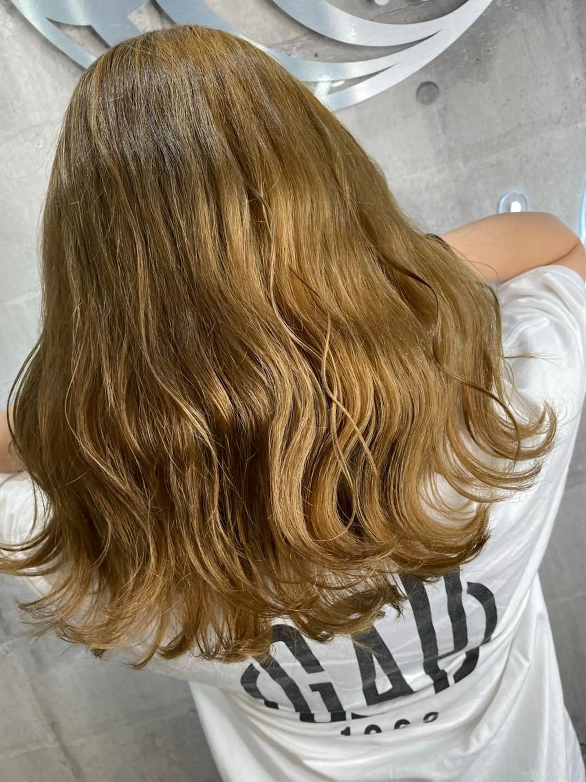 ロング カラー パーマ ヘアアレンジ メンズ キッズ ネイル マツエク・マツパ アイブロウ シールエクステ メンズバレイヤージュ メンズハイライト メンズインナーカラー メンズ韓国風 ヘアカラー 韓国/顔周り/透明感 /レイヤー/ひなたのヘアスタイル