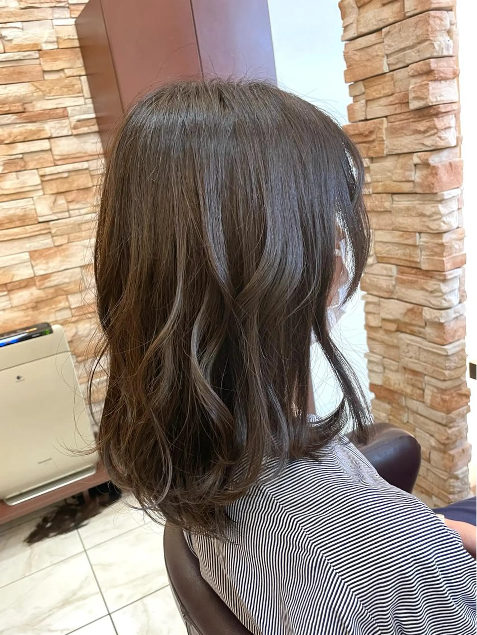セミロング ヘアカラー 新籾 尚哉のヘアスタイル