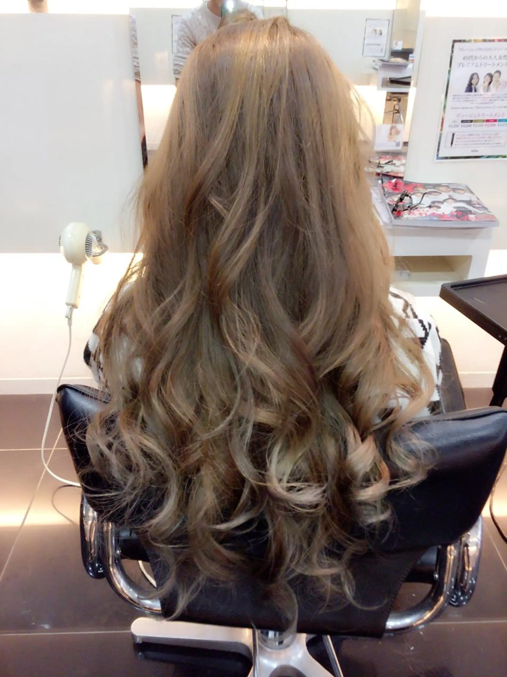 ロング カラー 関口 友行のヘアスタイル