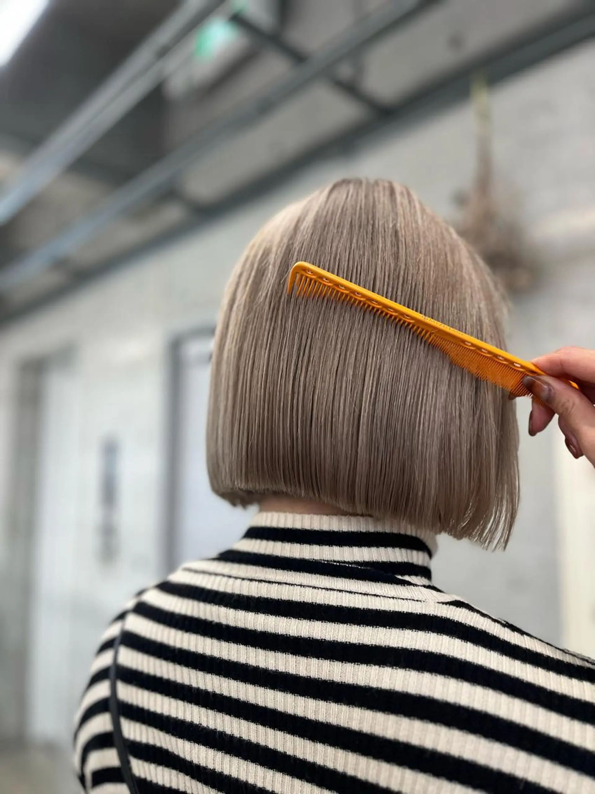 ショート カラー レイヤーカット/ 酸性ストレート梅田のヘアスタイル