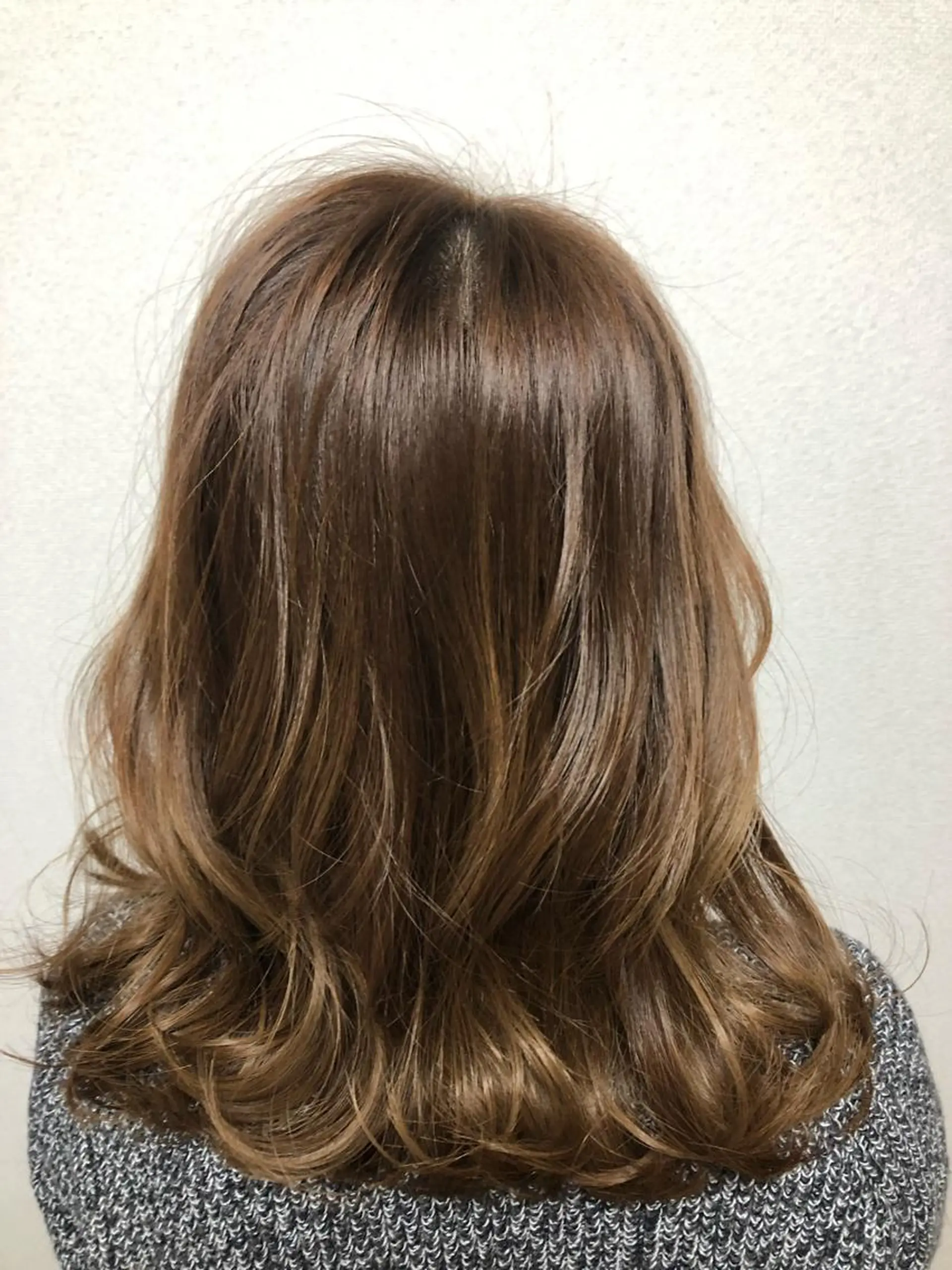 セミロング カラー Well's TAIGAのヘアスタイル