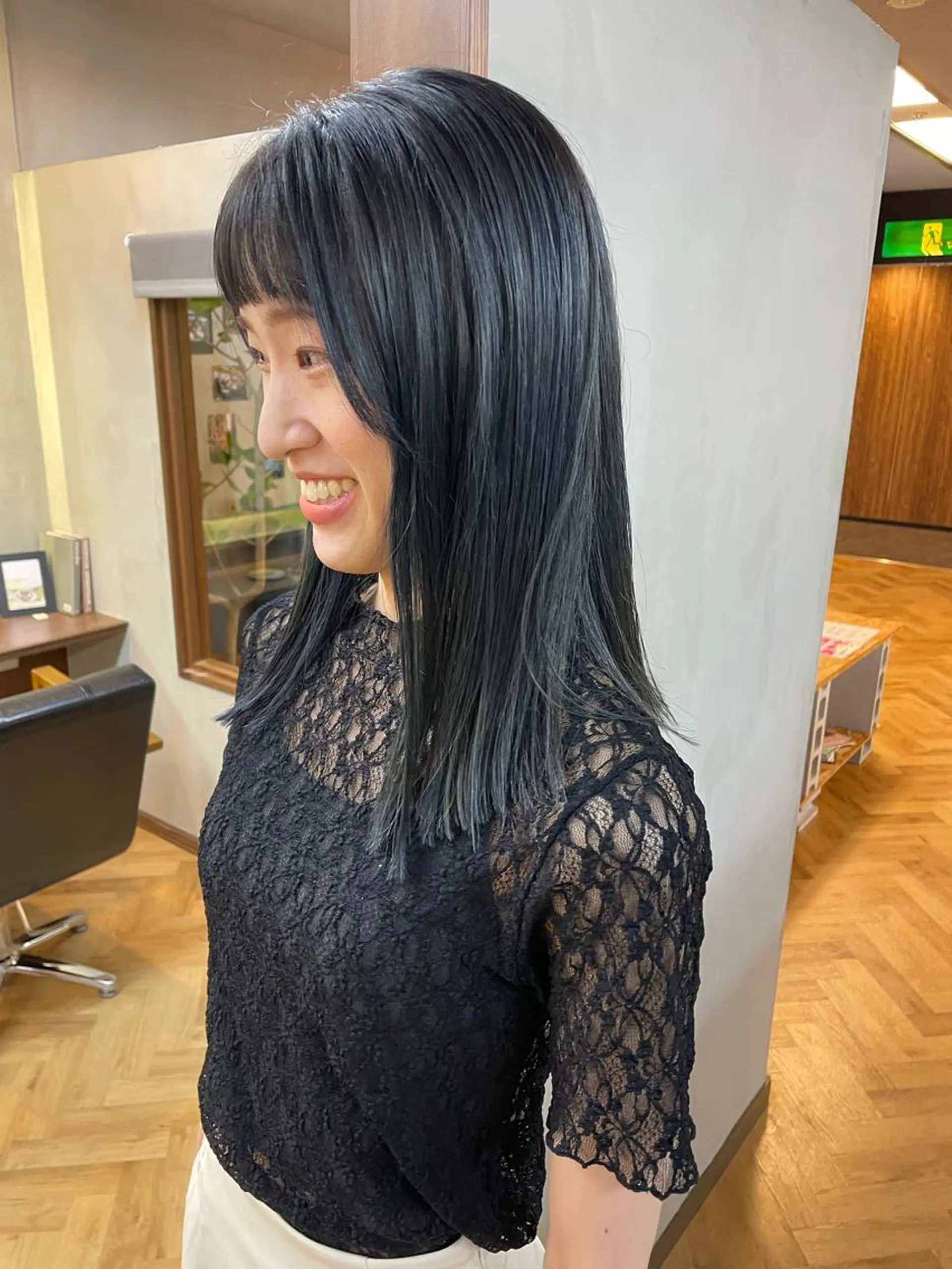 ミディアム カラー パーマ ヘアアレンジ メンズ キッズ ネイル マツエク・マツパ アイブロウ ネイビーカラー ネイビー tatsumi/ボブ ウルフ/レイヤーのヘアスタイル