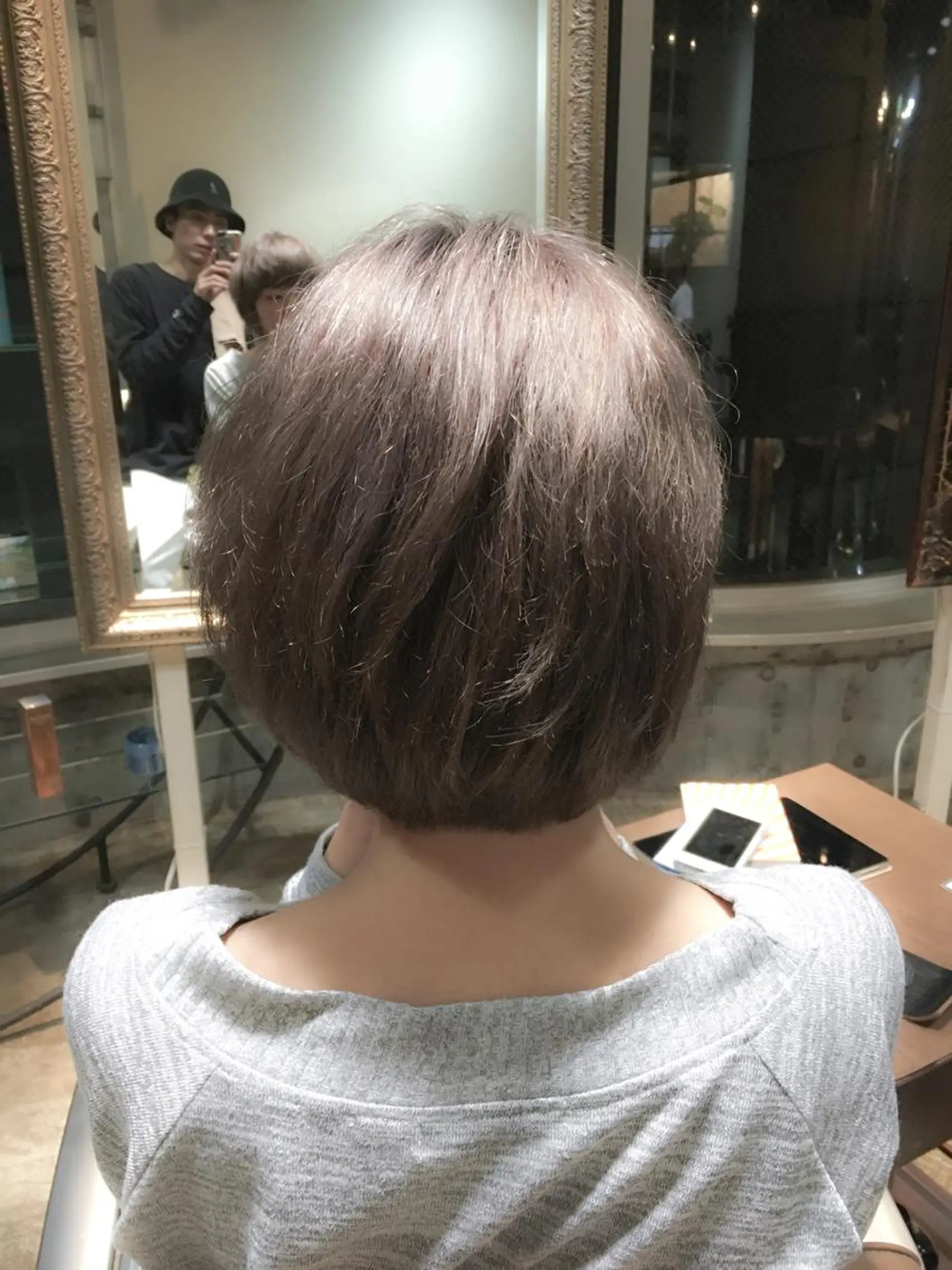 ショート カラー グレージュ ミルクティーグレージュ 北條 優輝のヘアスタイル