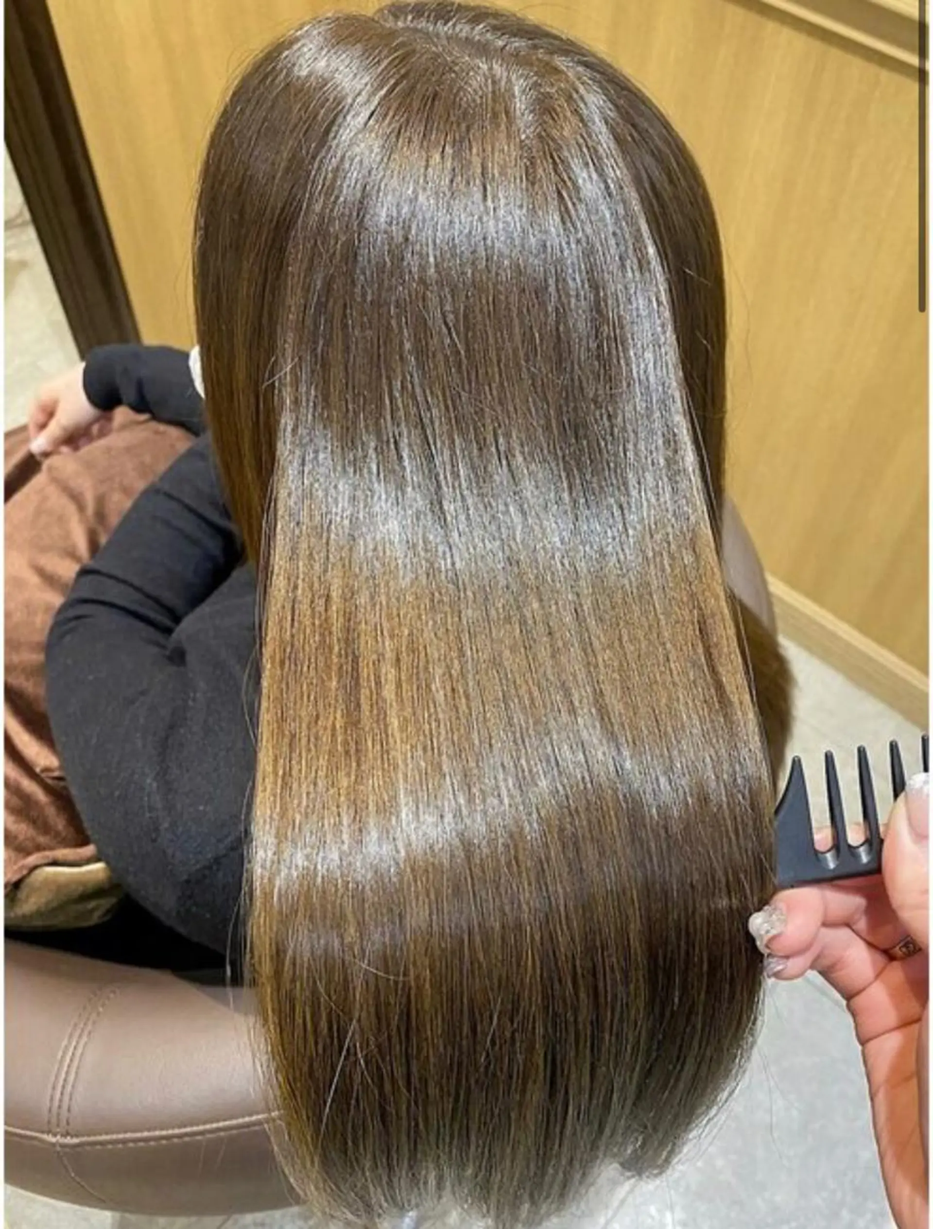 ロング broteなかもず 【髪にドラマを】のヘアスタイル