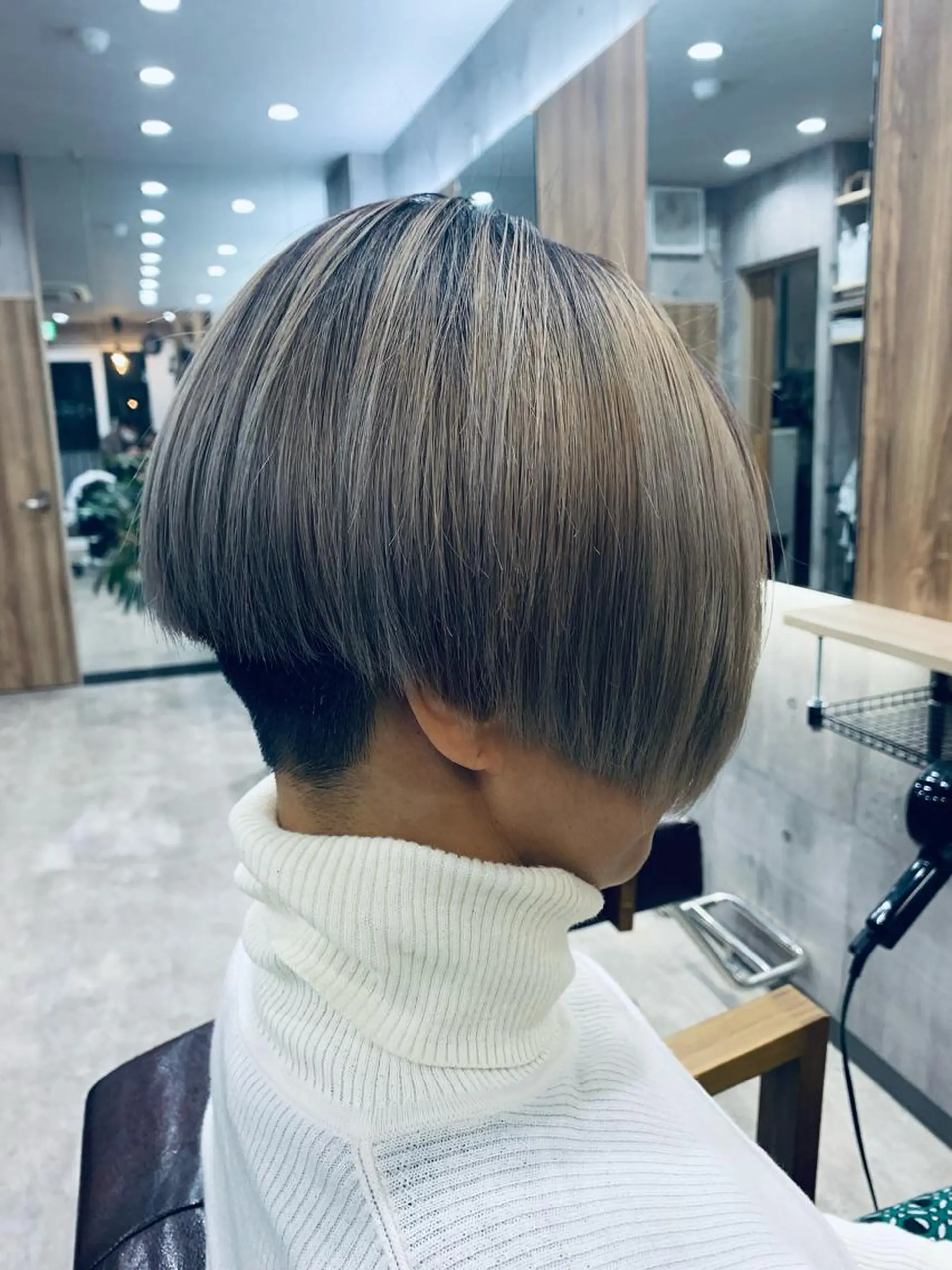 ショート カラー バレイヤージュ ブリーチ ケアブリーチ ダブルカラー グラデーションカラー ヘアカラー memento 斎藤大覚のヘアスタイル