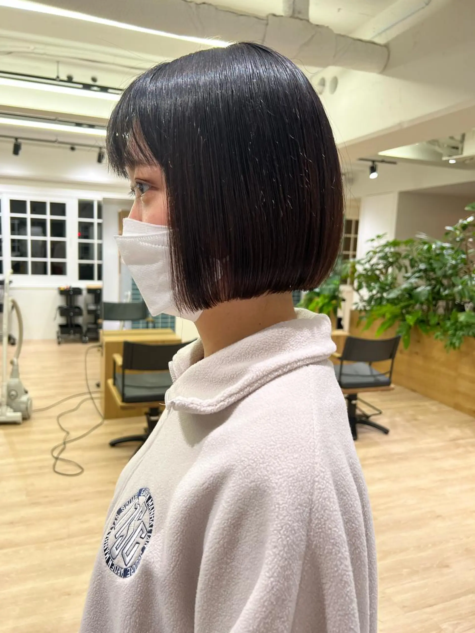 ミディアム ボブ 艶ベージュ/オリーブ カラー🫒airiのヘアスタイル
