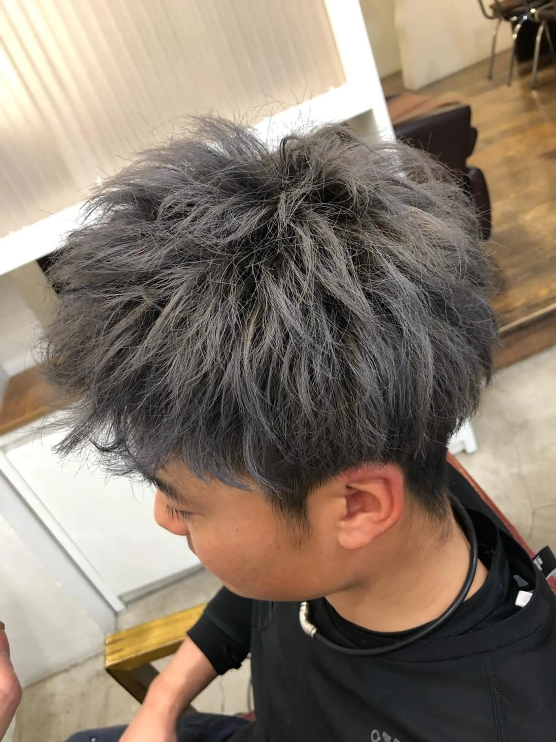 ショート カラー メンズ メンズブリーチ ブリーチ ブルーカラー バイオレットカラー 畠山 渚のヘアスタイル