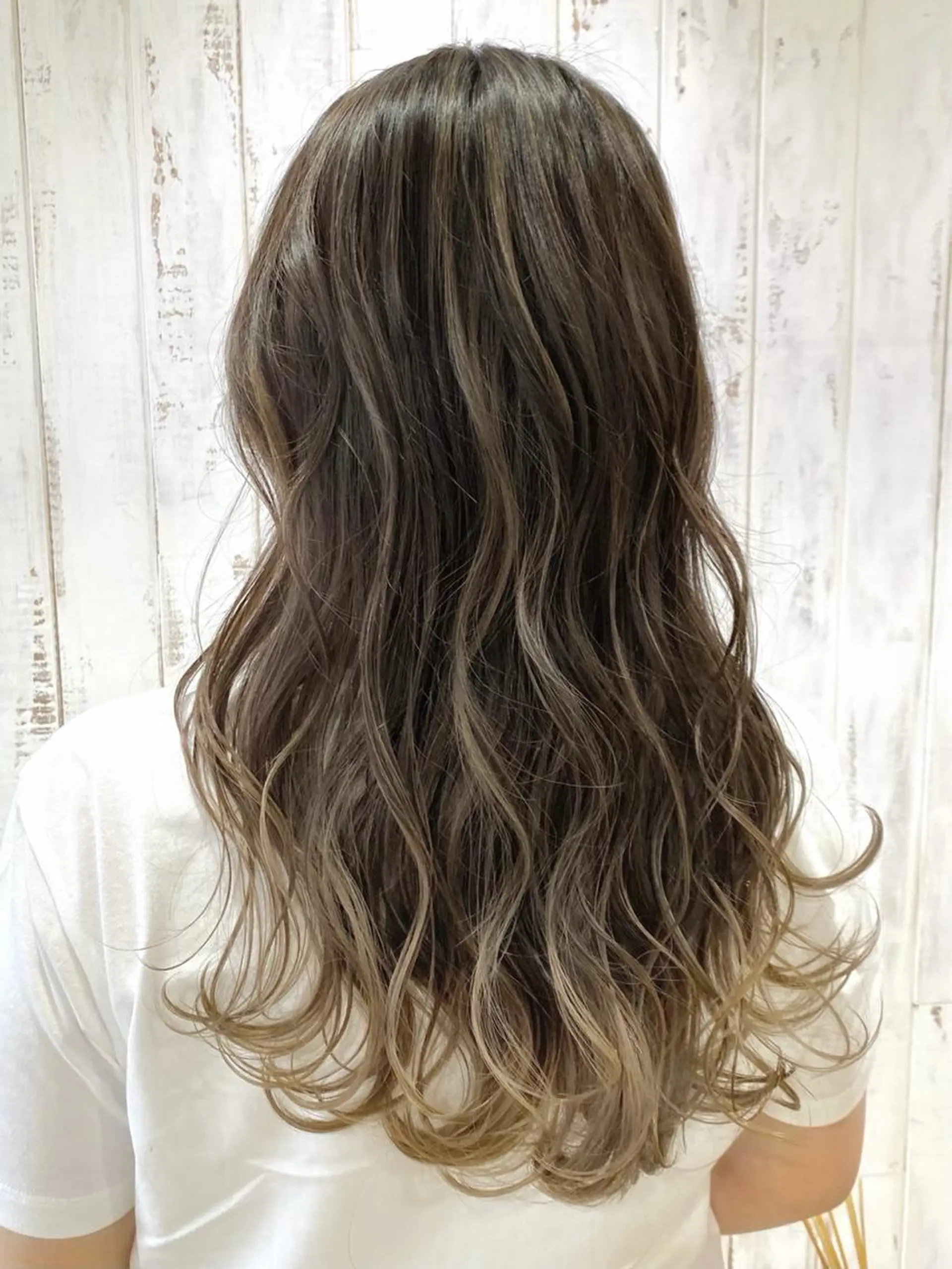 ロング カラー ブリーチ グラデーションカラー ハイライトカラー ハイライト やじま ひろこのヘアスタイル