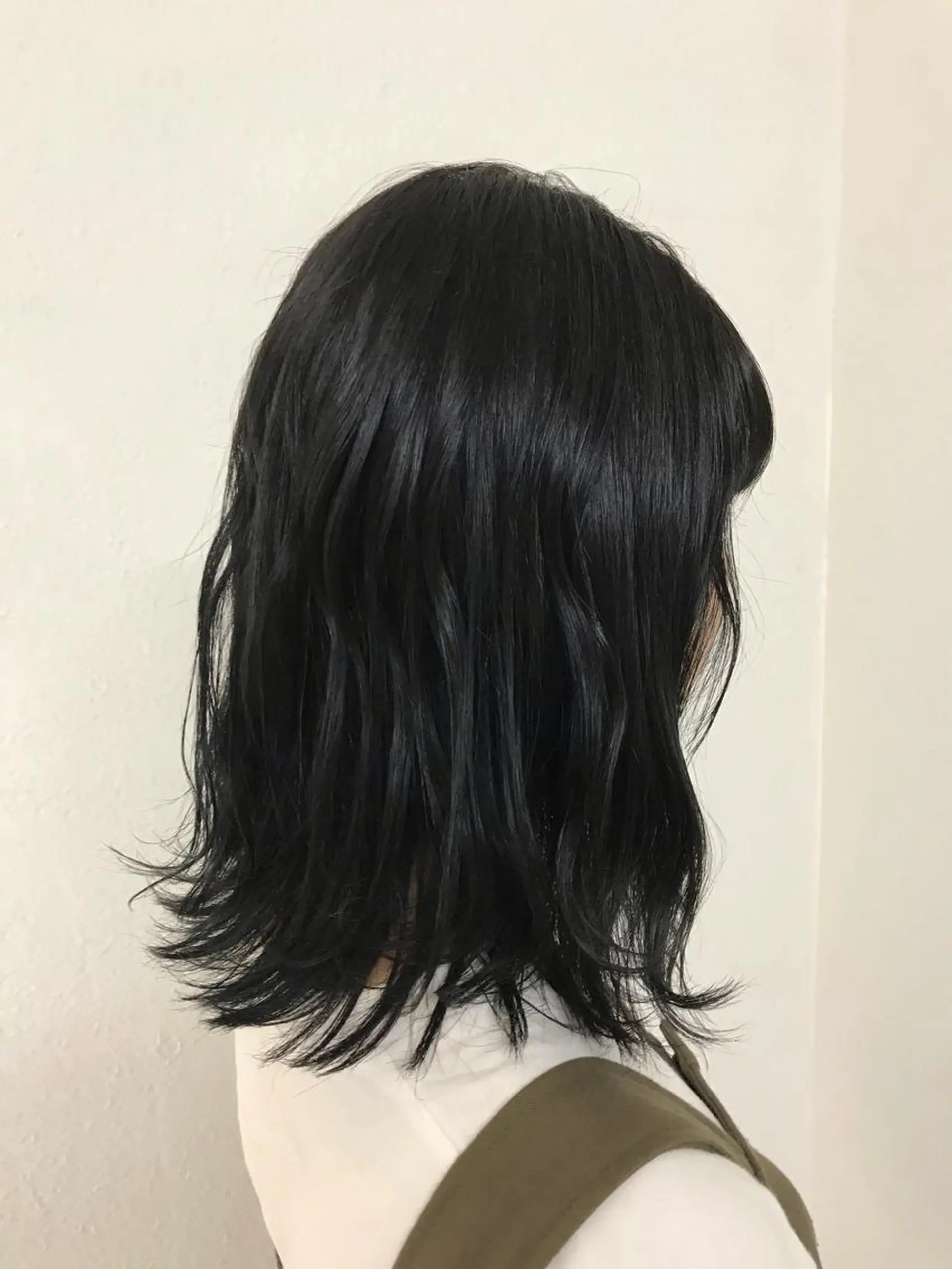 ミディアム カラー 黒髪 ブルーカラー ブルーブラック 透明感カラー 【東北メンズヘア1 位受賞🥇】本間祐太のヘアスタイル