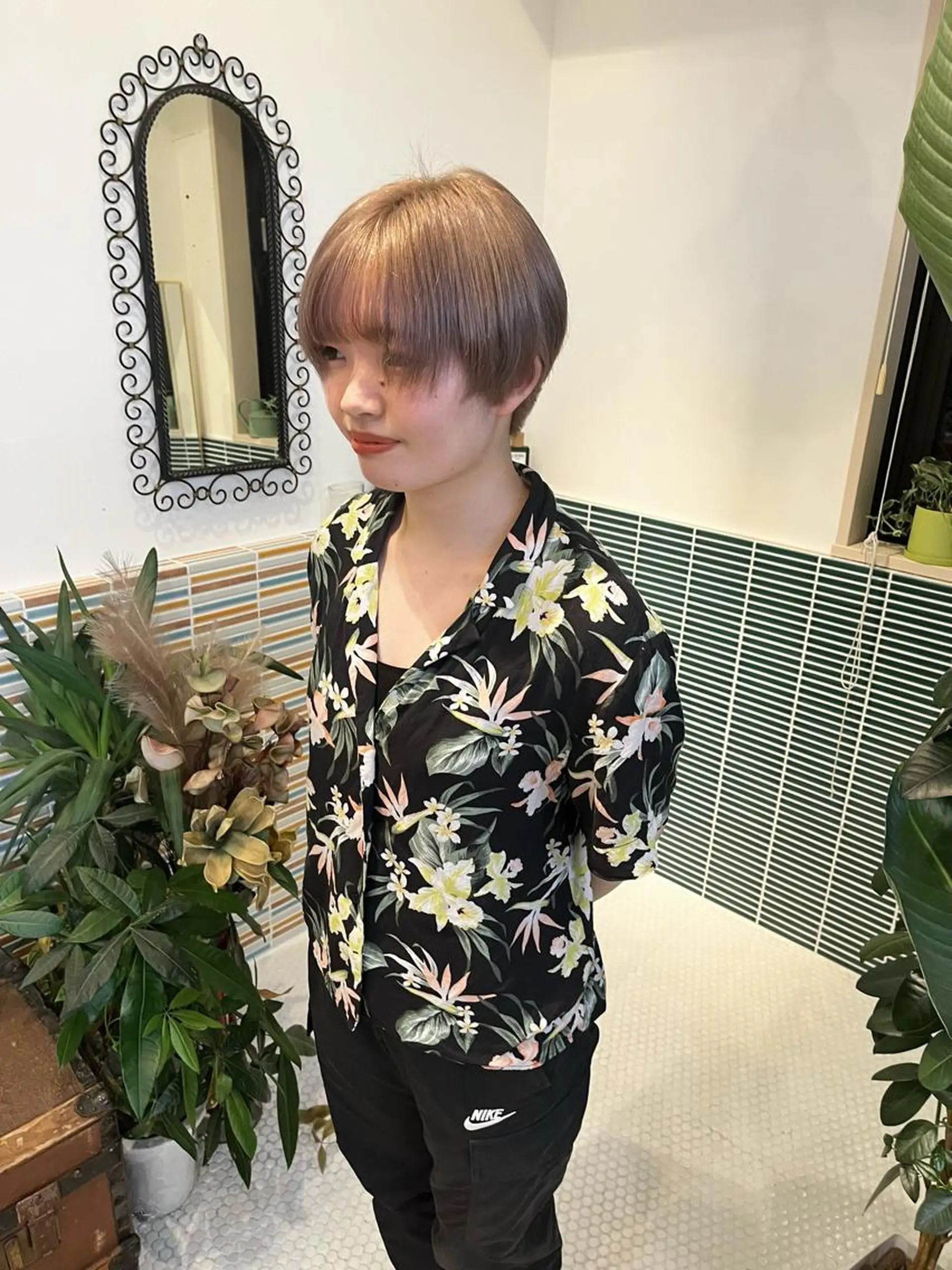 ショート カラー ブリーチ グレージュ ヘアカラー トリートメント 🩷ハイトーン透明感 レイヤー🩷ユリカのヘアスタイル