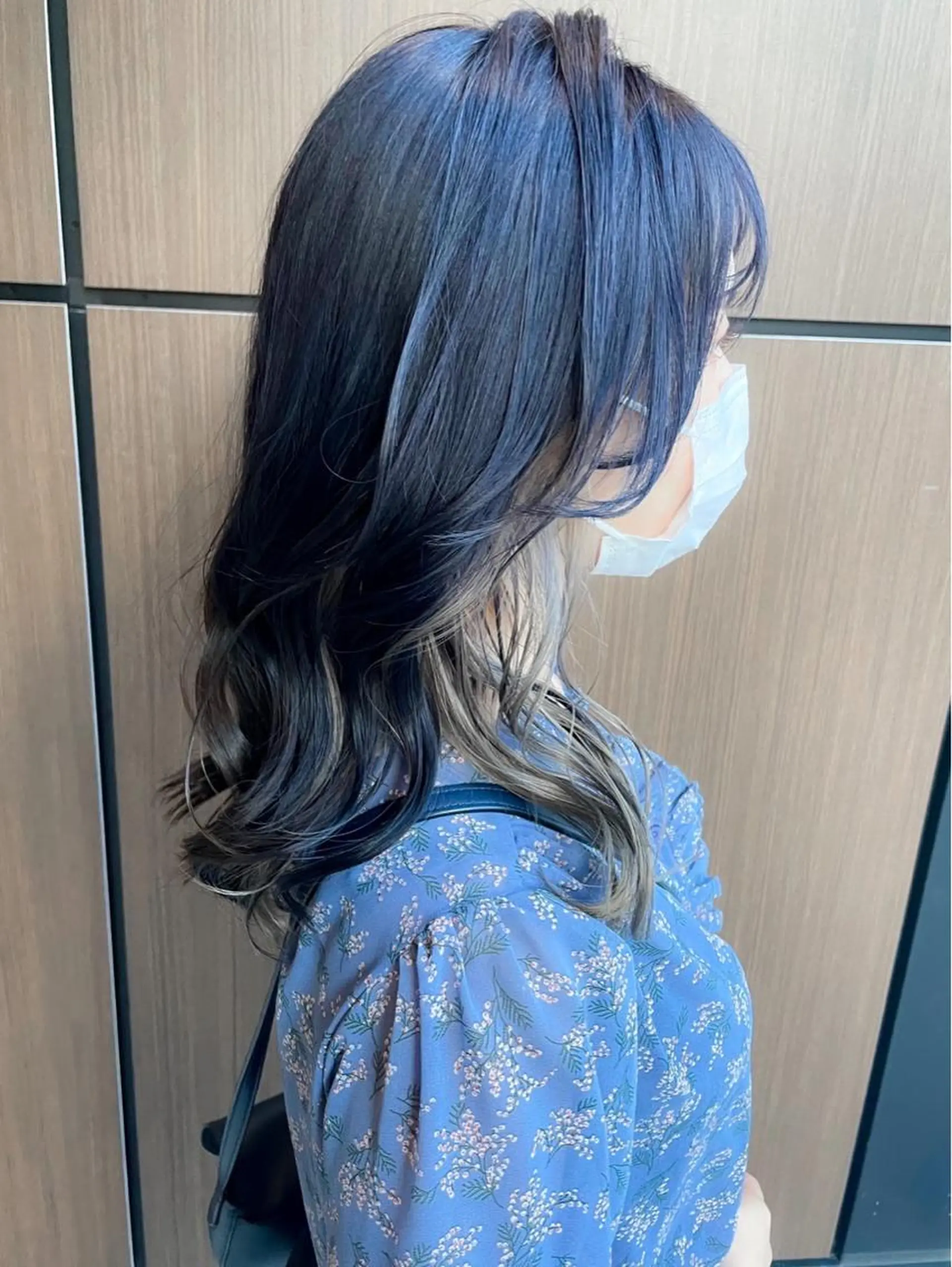 セミロング カラー ブリーチ インナーカラー 久保田 千尋のヘアスタイル