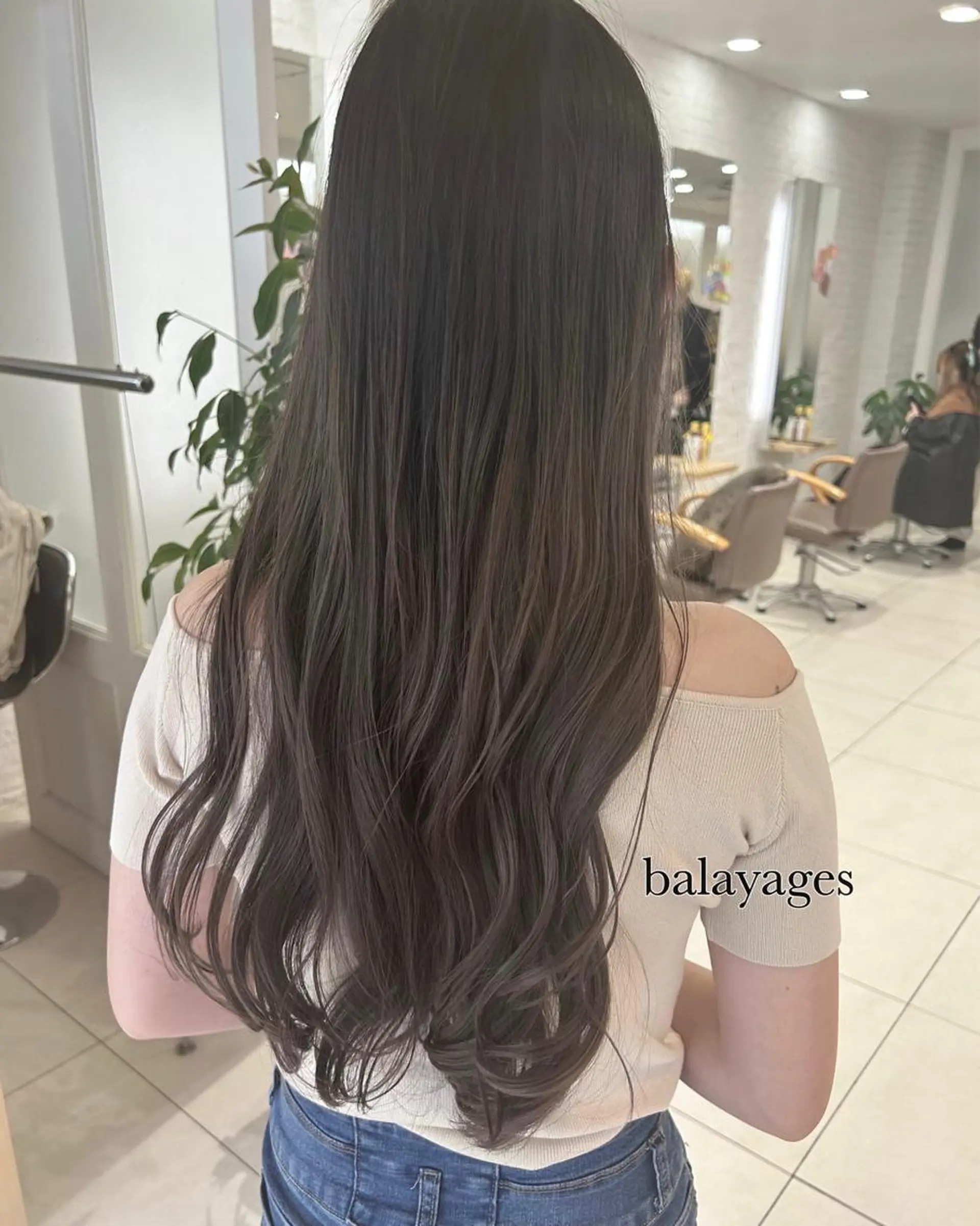 カラー ヘアカラー Ida Akaneのヘアスタイル