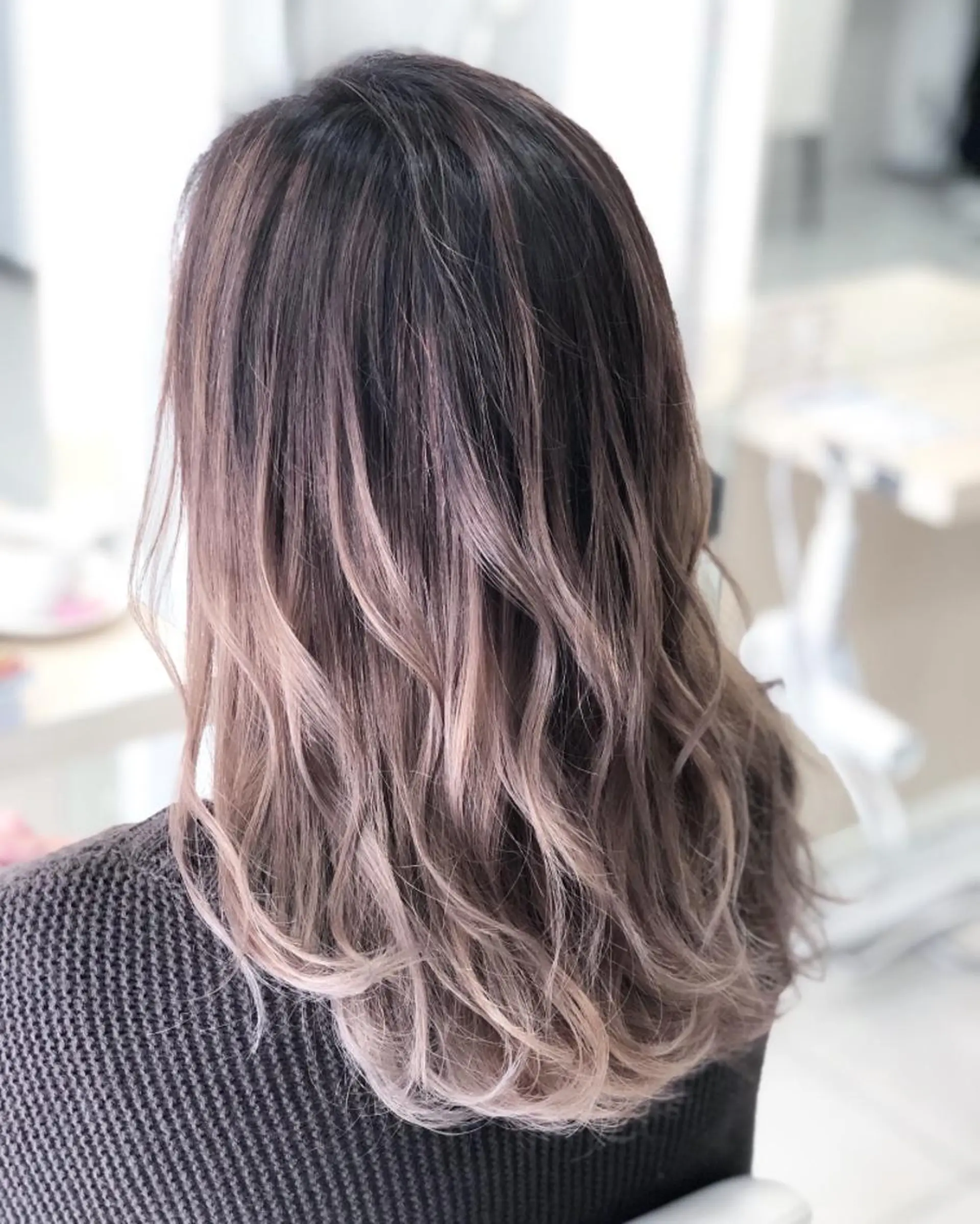 セミロング カラー グラデーションカラー カット 縮毛矯正 トリートメント 🦋髪質改善 今宮梨沙🦋のヘアスタイル