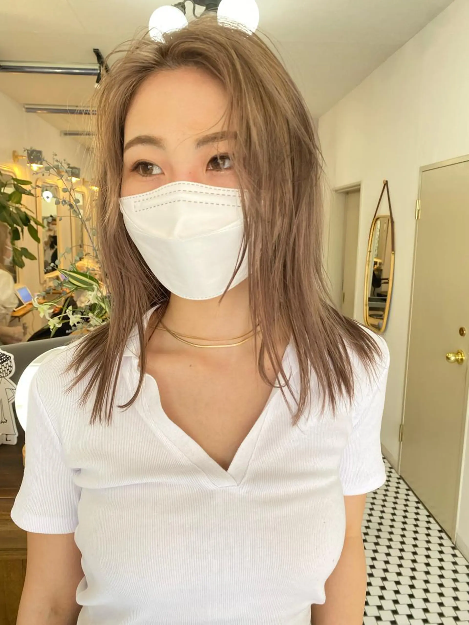 セミロング カラー 顔周りレイヤー/韓国 ブリーチminamiのヘアスタイル