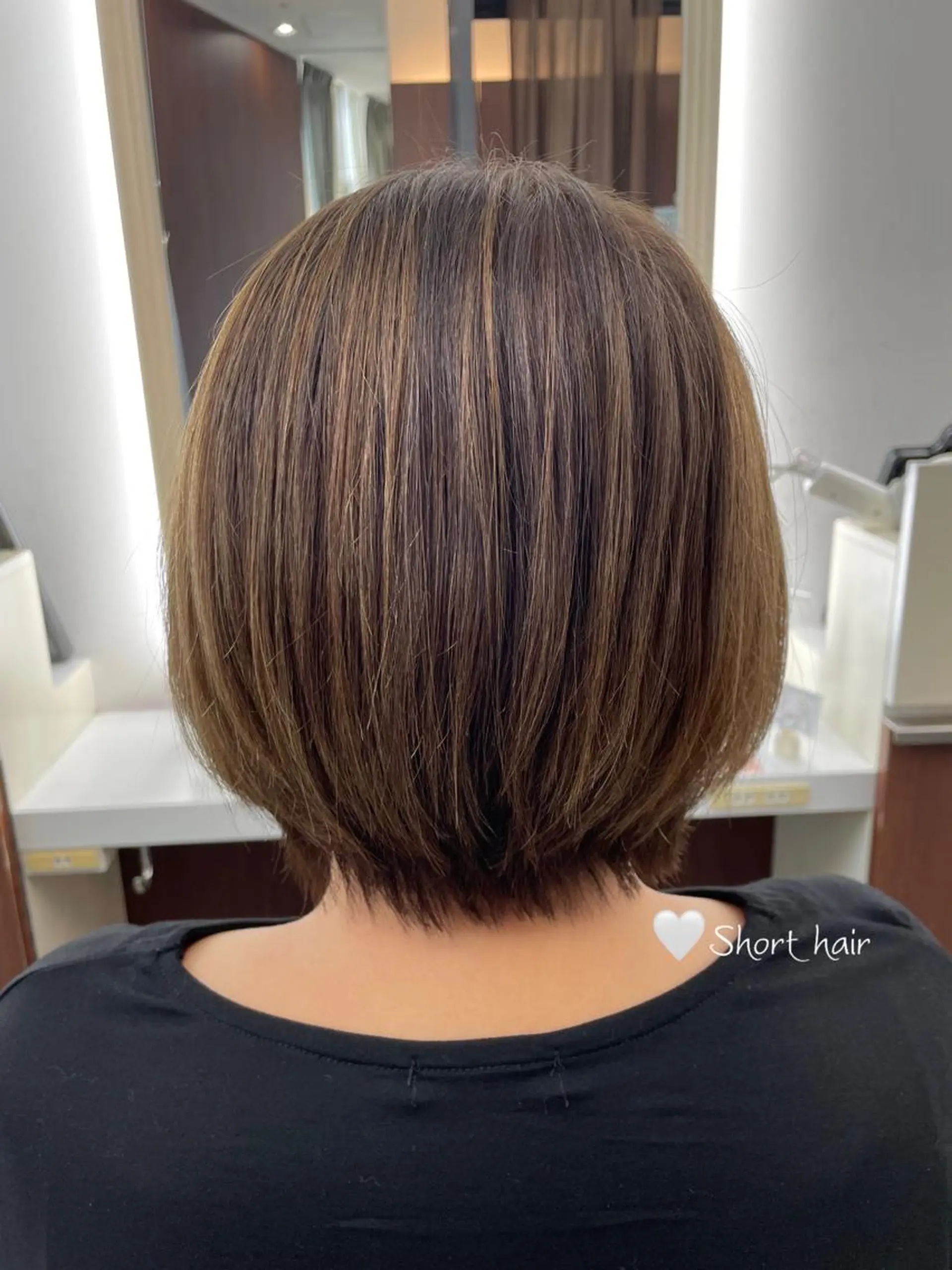 ショート カラー 豊田 智美のヘアスタイル