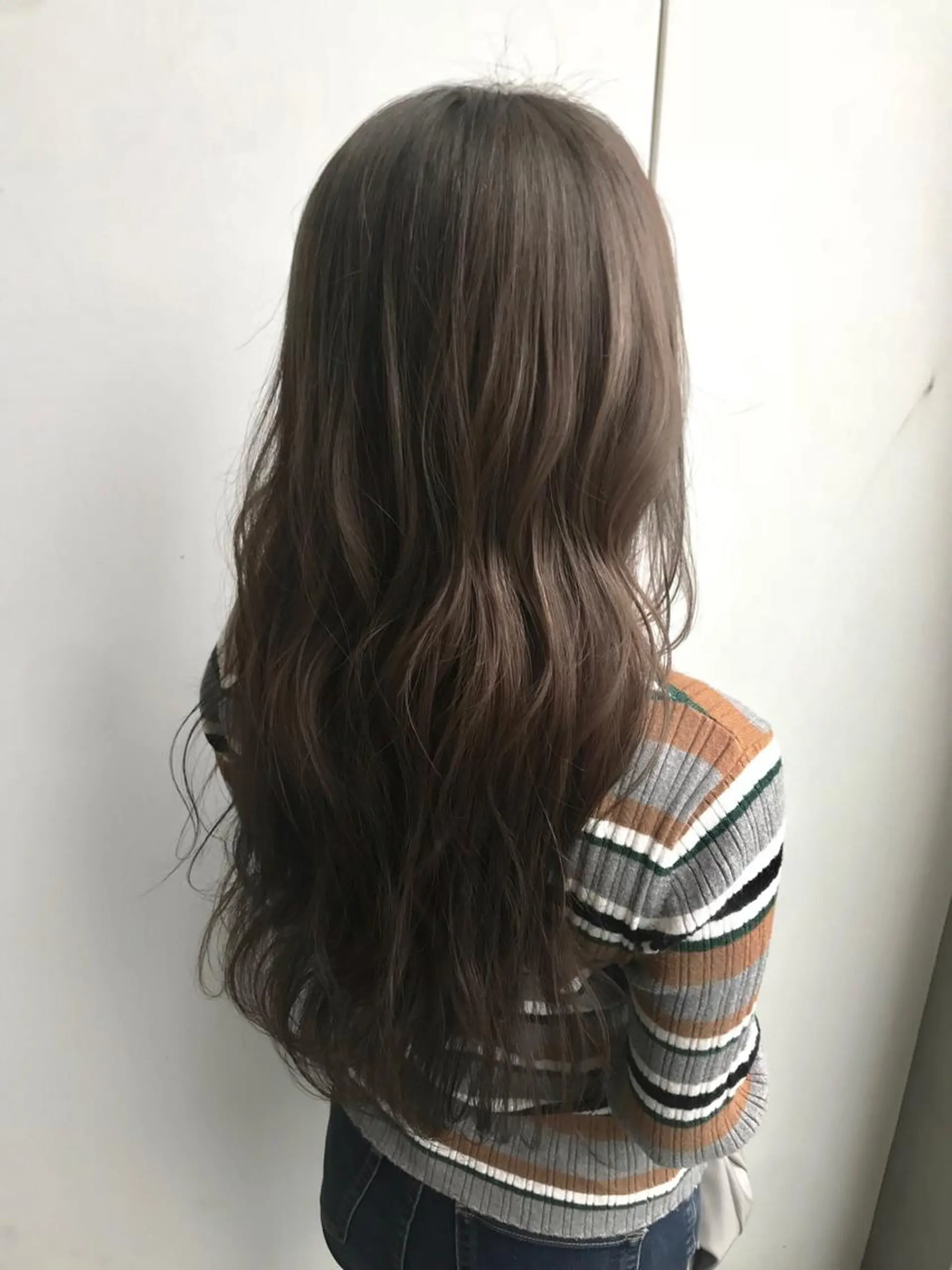 ロング カラー グレージュ 中塚 義人のヘアスタイル