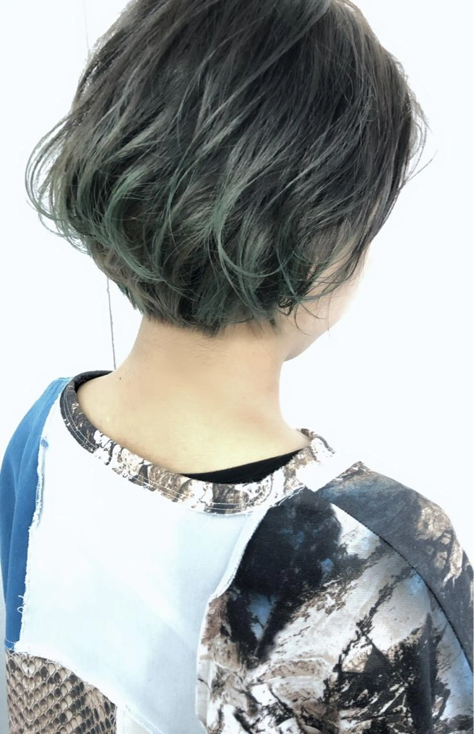 ショート カラー 日高 香織のヘアスタイル