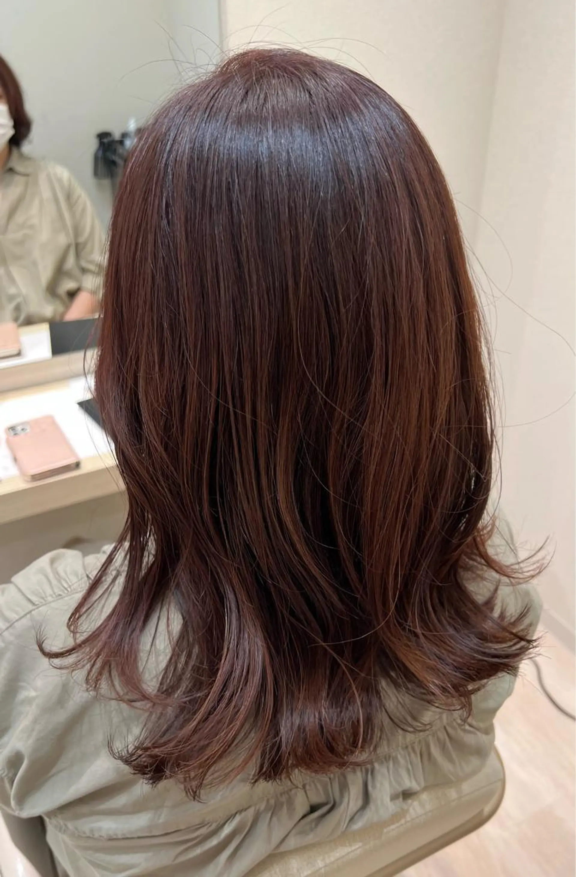 ミディアム ヘアカラー トリートメント ヘッドスパ mina .のヘアスタイル