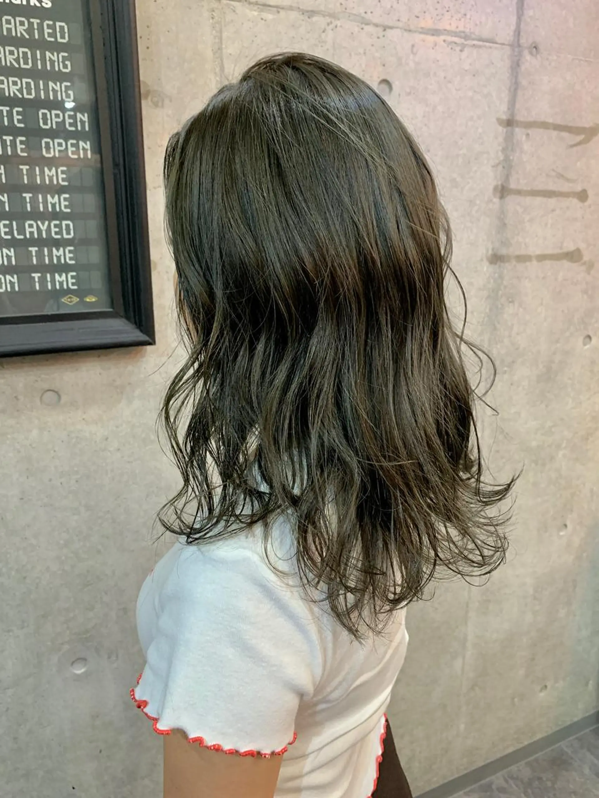 セミロング パーマ ade omotesando所属・鷺谷 玲奈のヘアスタイル