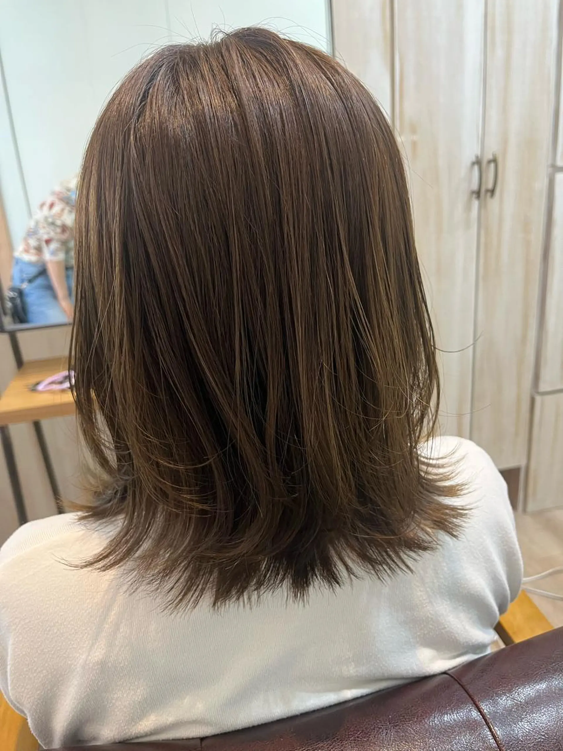 ミディアム カラー ベージュカラー レイヤーカット カット ヘアカラー トリートメント 三島 有佳里のヘアスタイル