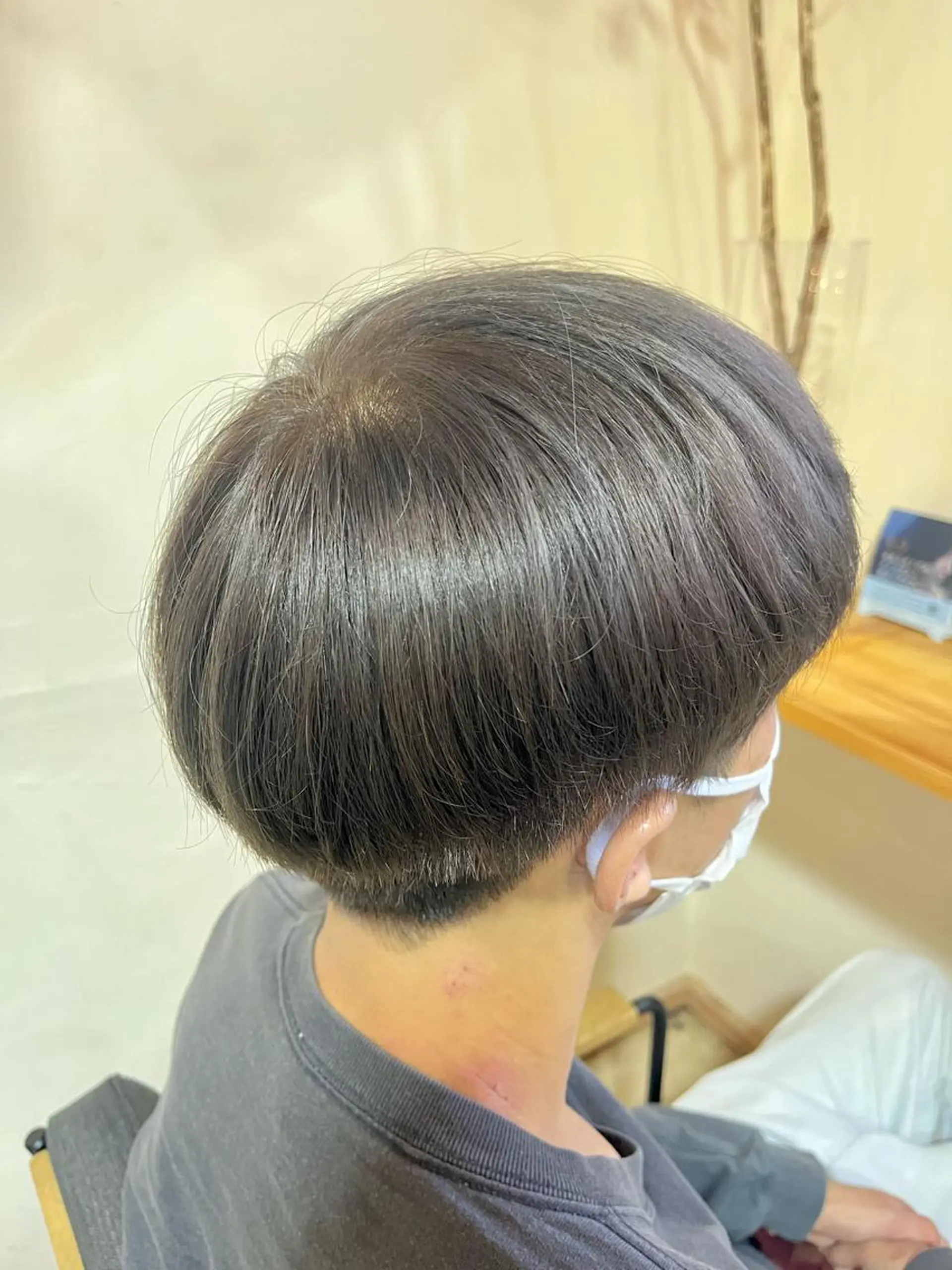 カラー ブリーチ シルバー 髙木 優花のヘアスタイル