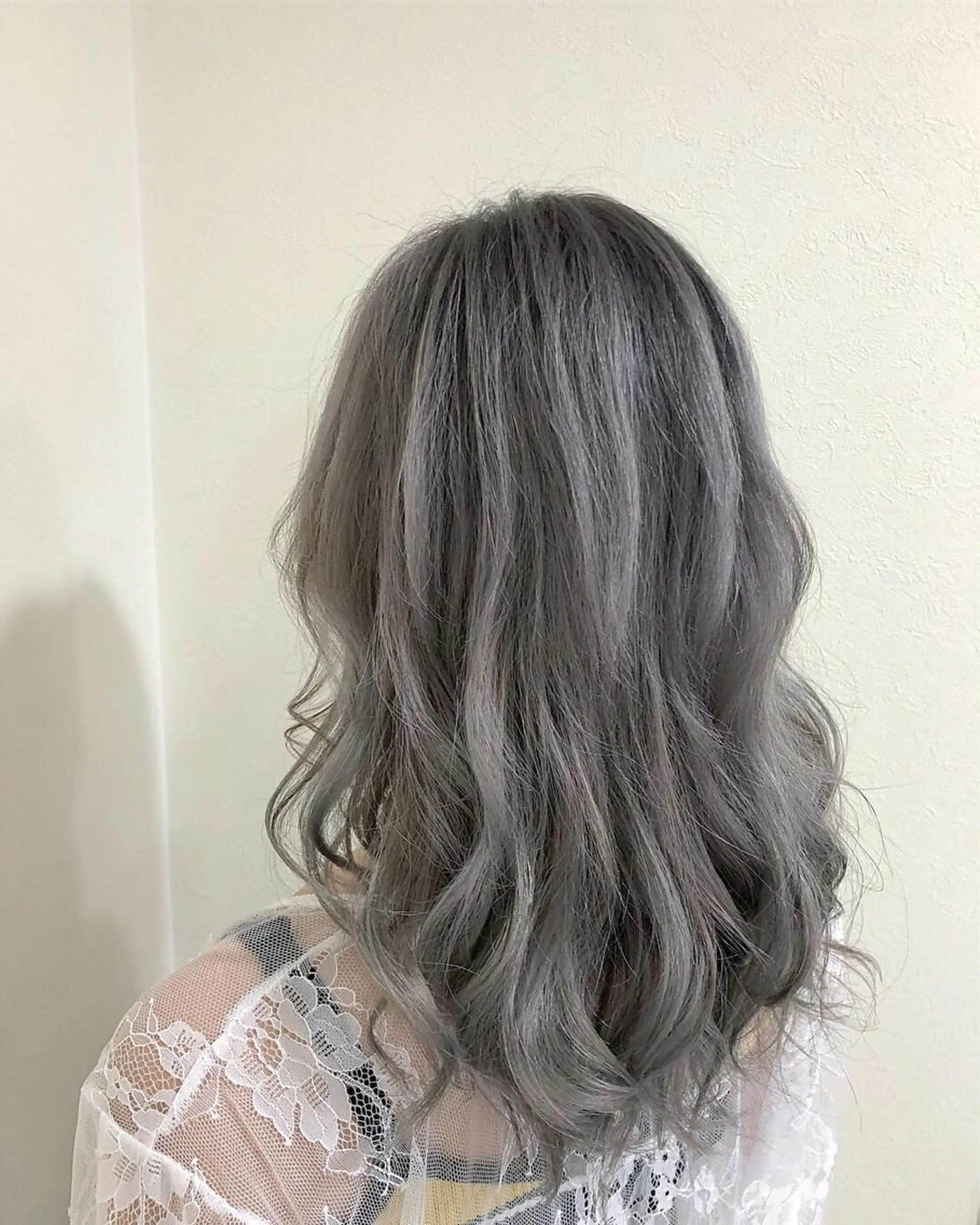 セミロング ヤマグチ ヒカルのヘアスタイル