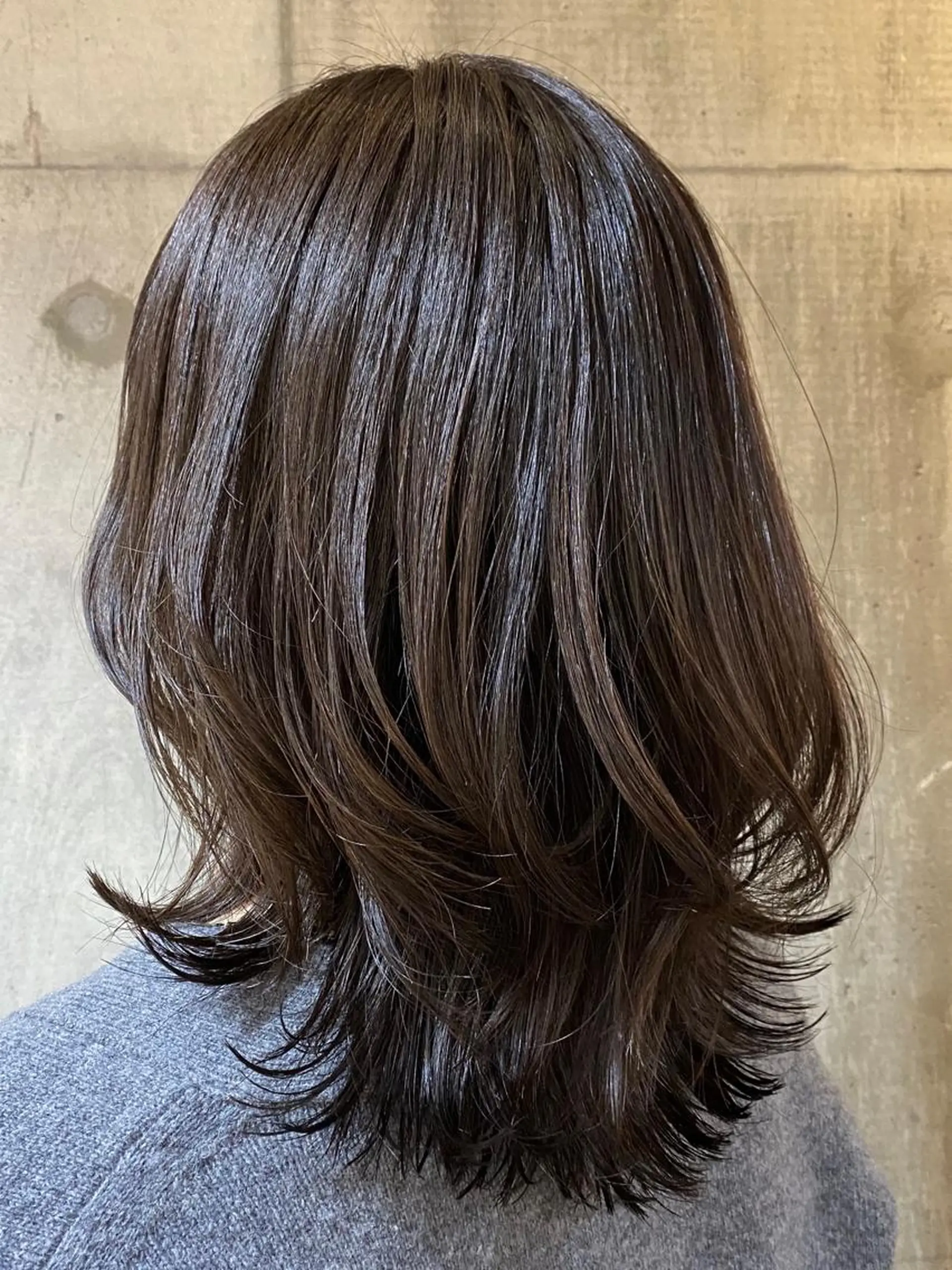 セミロング カラー ウルフカット カット ヘアカラー トリートメント レイヤーカット/ 根本瑠実のヘアスタイル