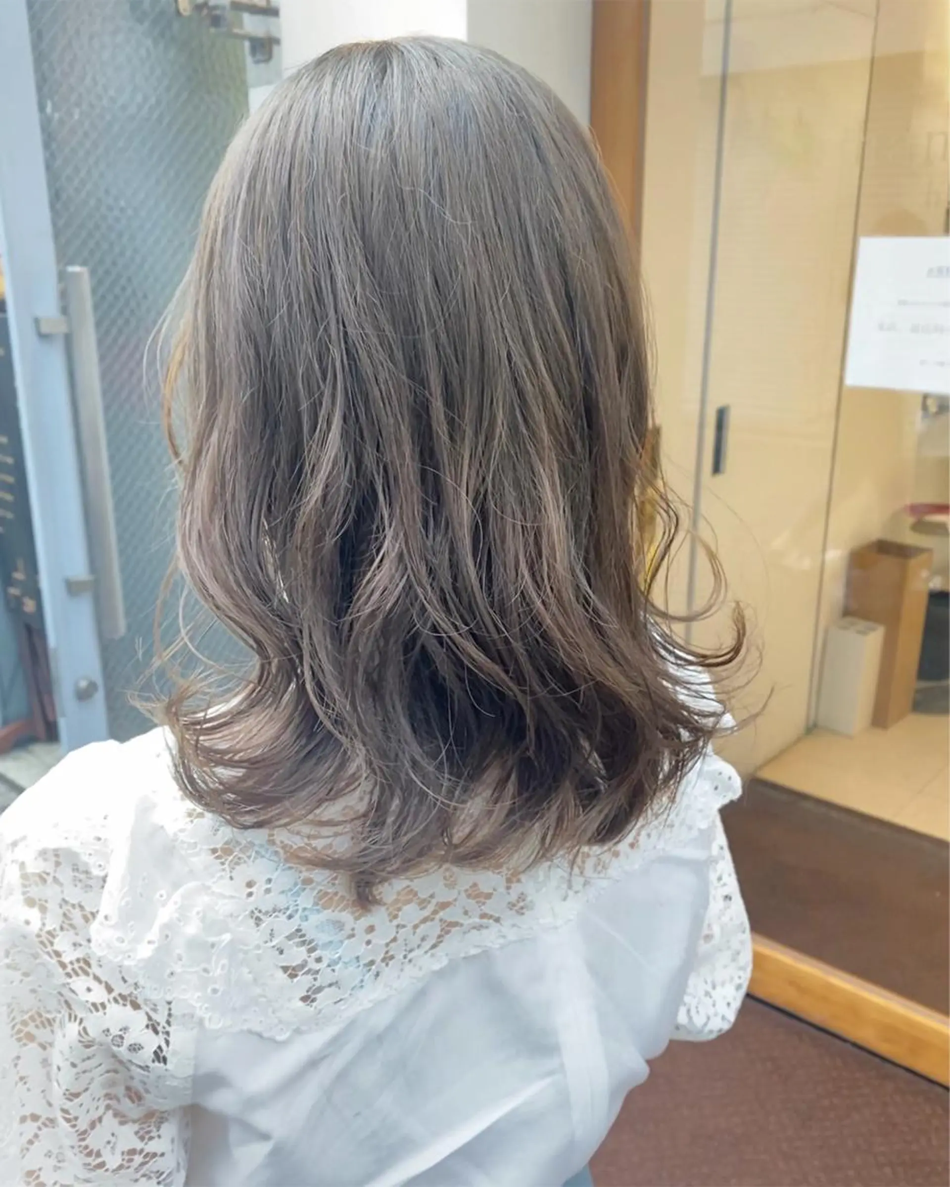 セミロング カラー ベージュカラー ダブルカラー ミルクティーベージュ 安永 涼のヘアスタイル