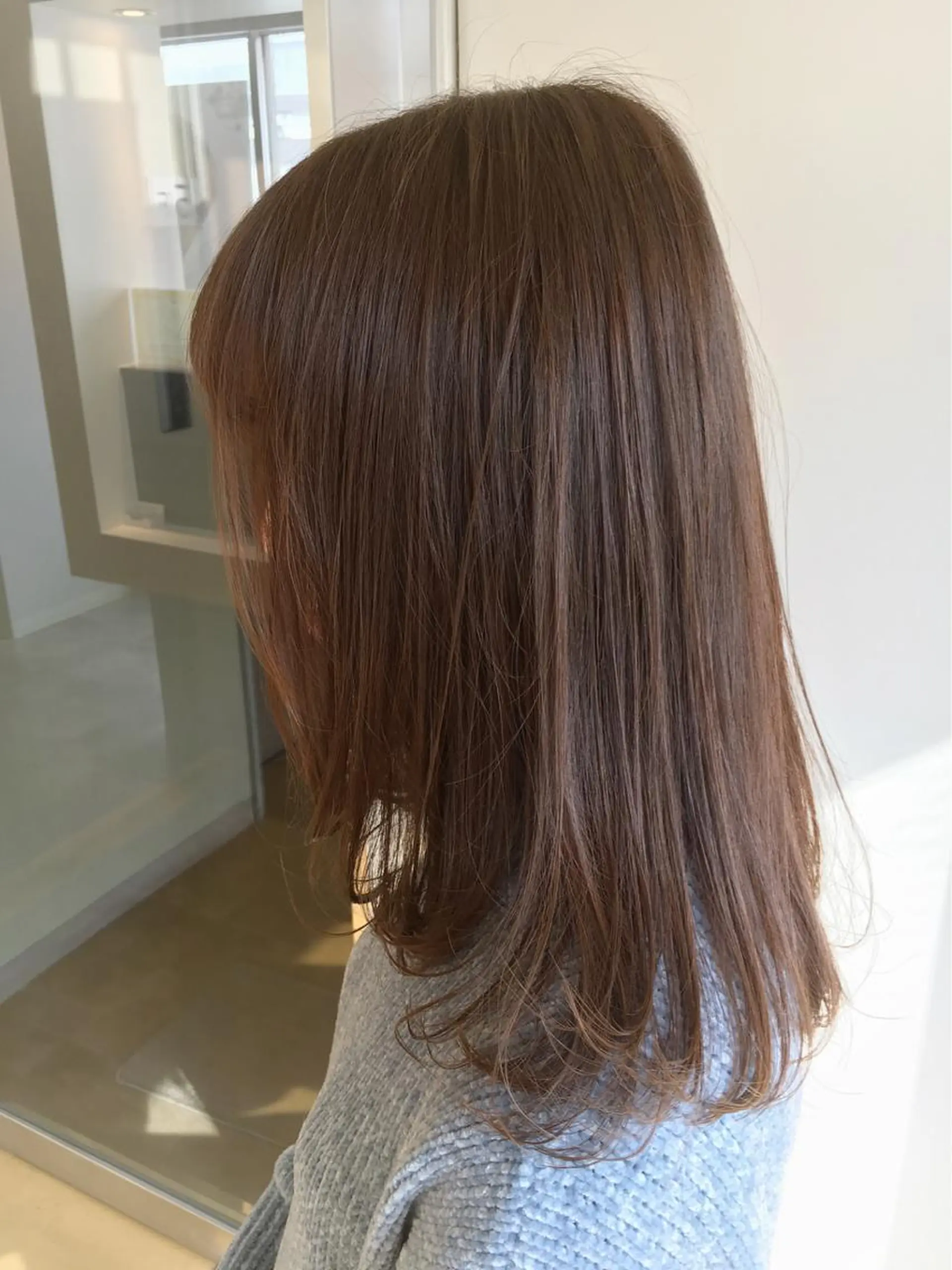 セミロング ワタイショウタ 髪質改善✨眉毛サロンのヘアスタイル