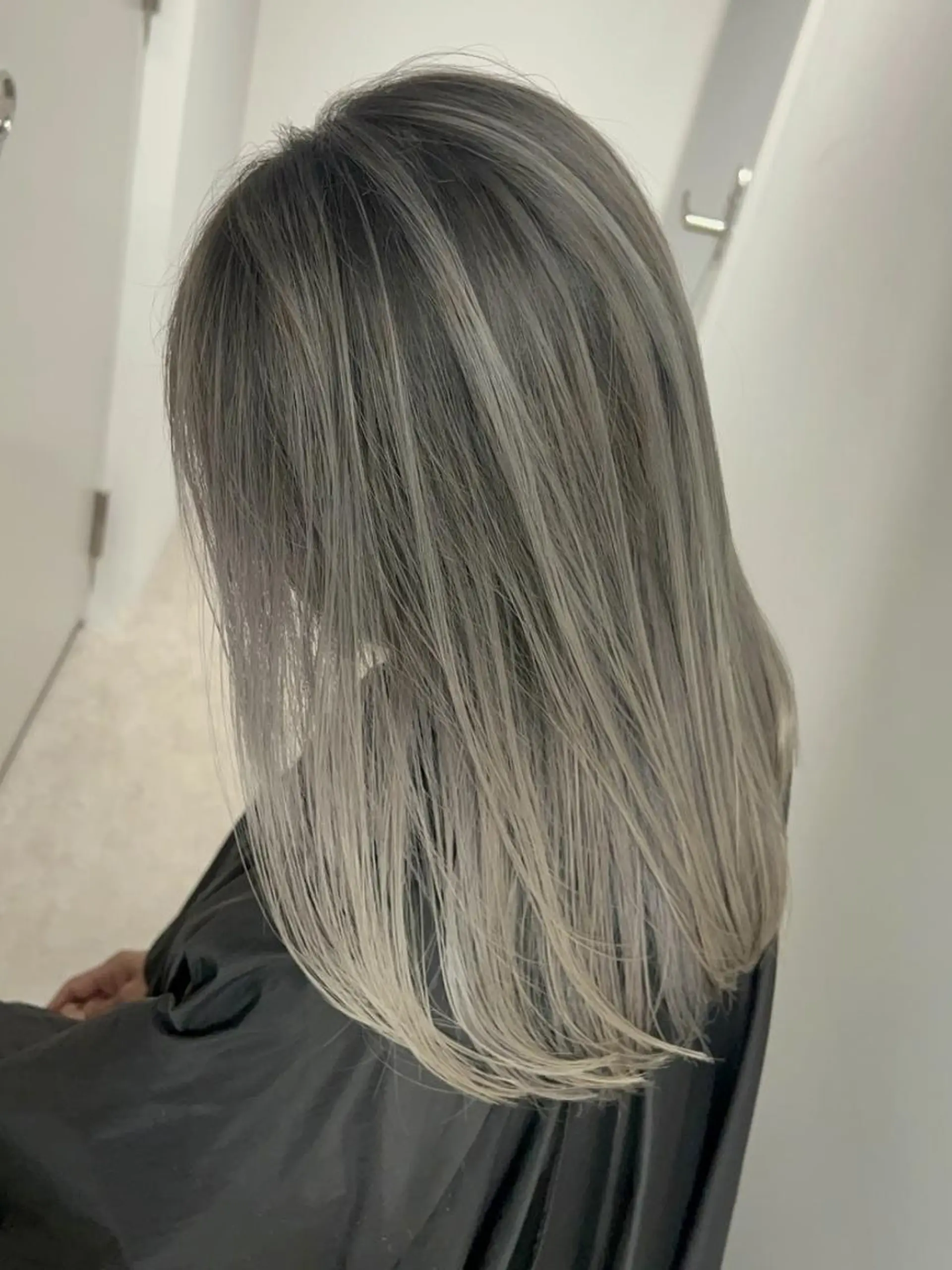 セミロング カラー ブリーチ ダブルカラー ✨【公式】 juhl.横浜✨のヘアスタイル