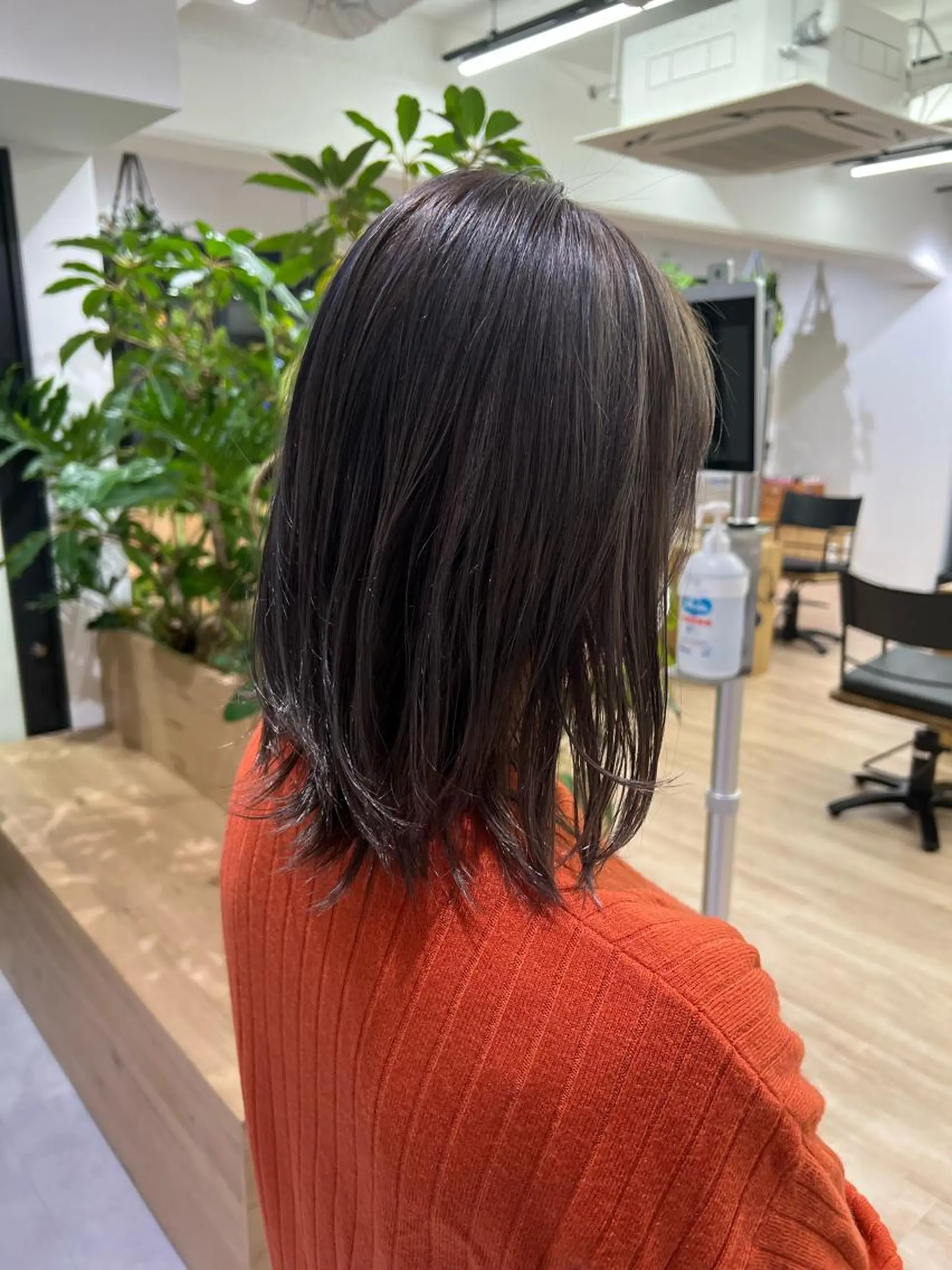 ミディアム カラー ハイライトカラー バイオレットカラー ハイライト 艶ベージュ/オリーブ カラー🫒airiのヘアスタイル