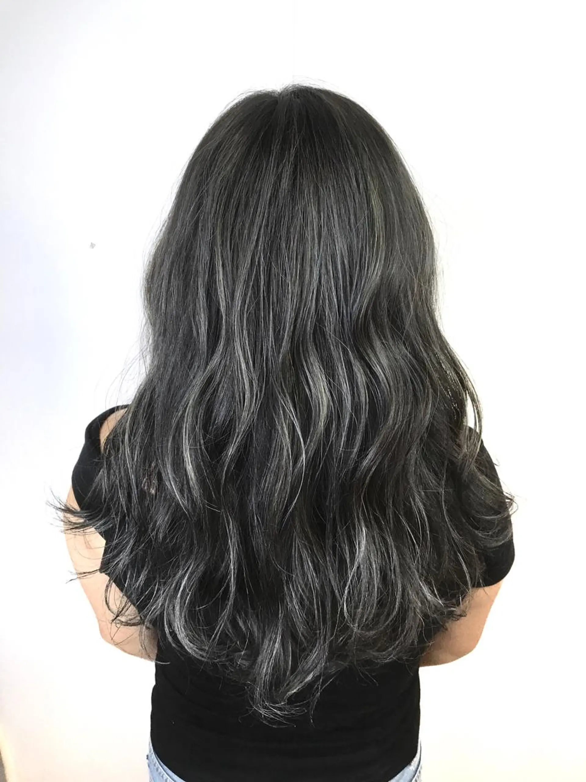 セミロング アッシュ ハイライト ヘアカラー ブリーチカラー☆ 再生トリートメントのヘアスタイル