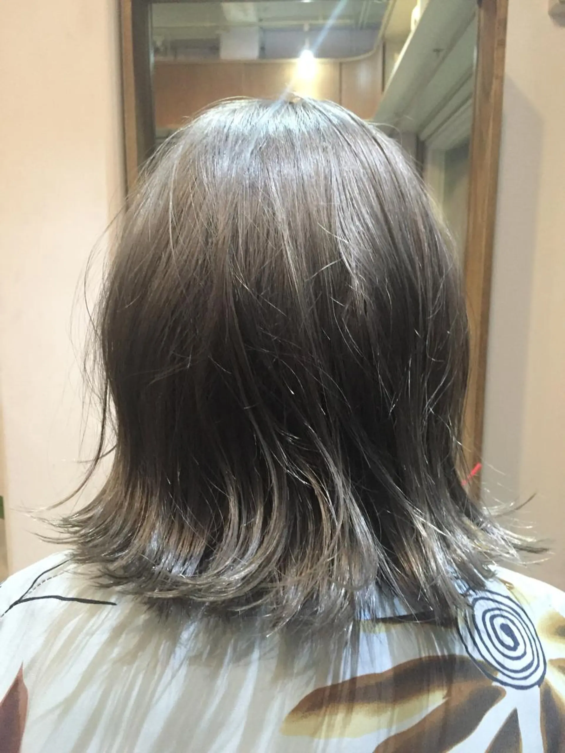 ショート ミディアム カラー ベージュカラー カット ヘアカラー トリートメント 原宿サロン代表 デザインカラー伊藤卓のヘアスタイル