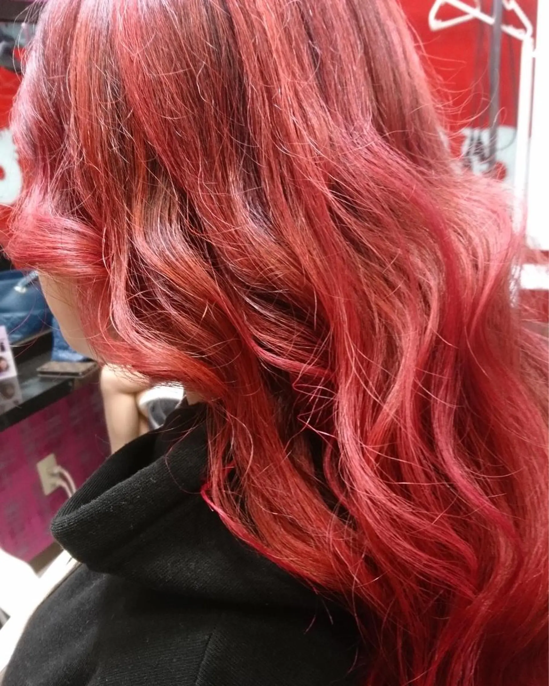 ロング カラー ダブルカラー 横山 千春のヘアスタイル