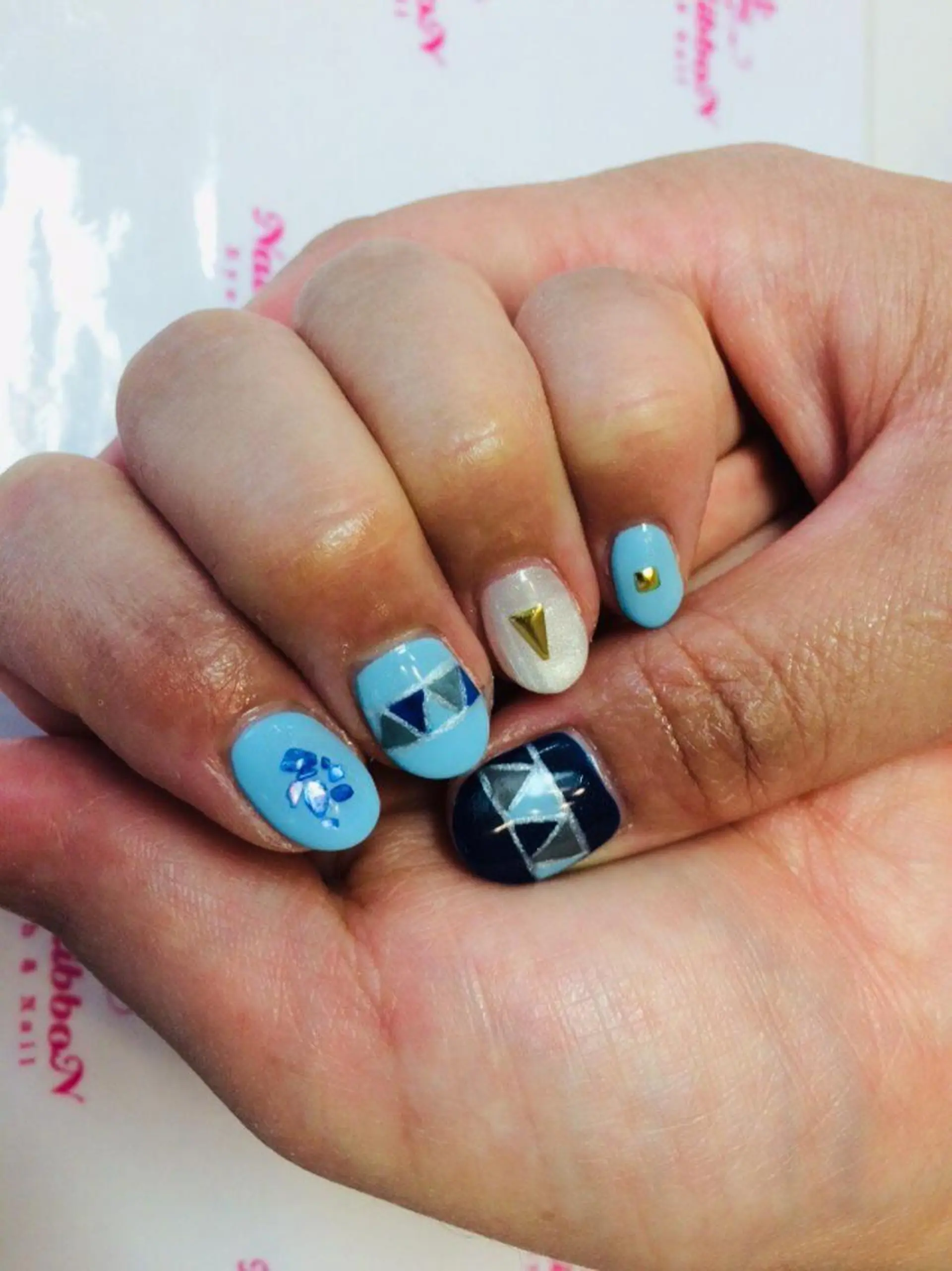ネイル ネイルリボン 受付スタッフのネイルデザイン