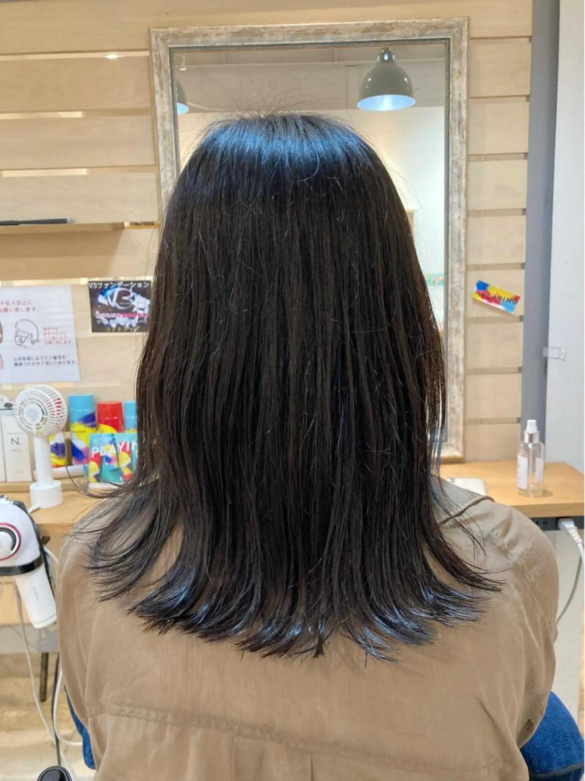 セミロング 外ハネヘア 【女性指名No.1】 西口直子のヘアスタイル
