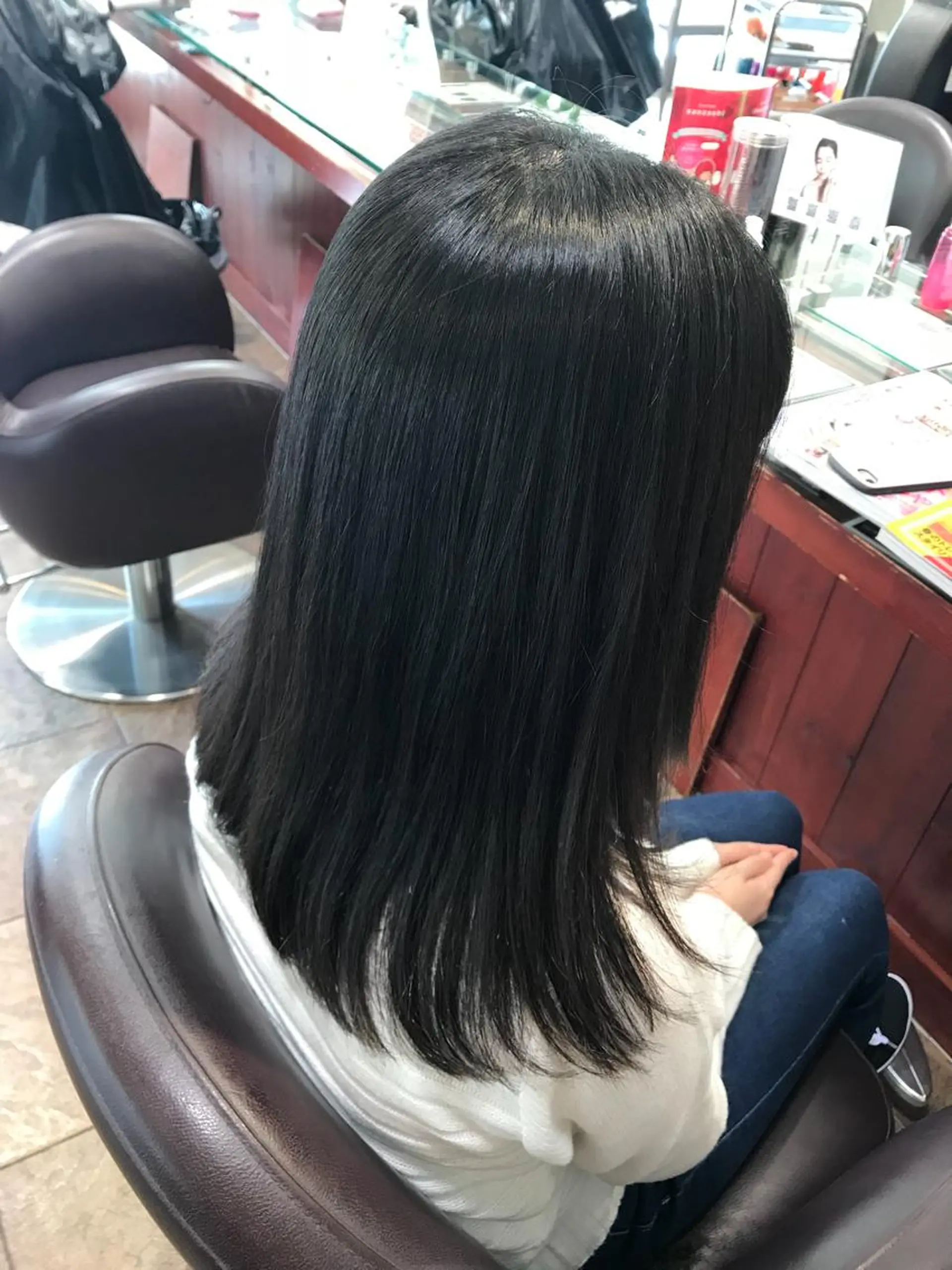 ミディアム 嶋村 望美のヘアスタイル