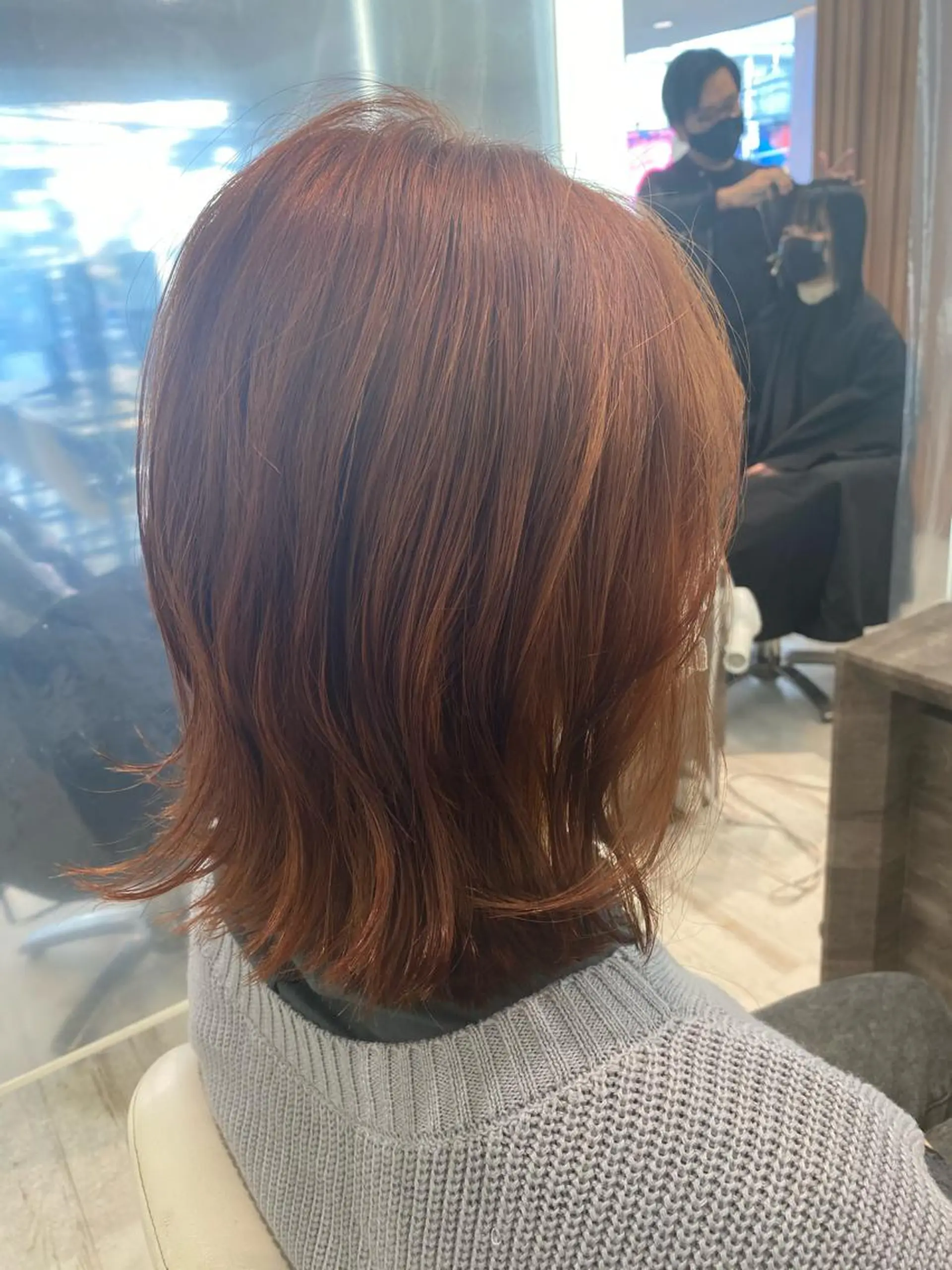 ミディアム カラー ブリーチ オレンジ 小顔レイヤー/ ベージュ🤍Rieのヘアスタイル