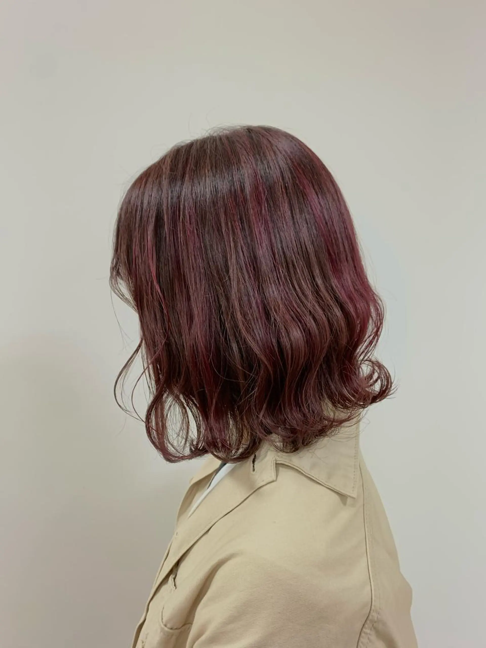 ミディアム カラー 顔まわりカット✄ ベージュカラー🧸のヘアスタイル