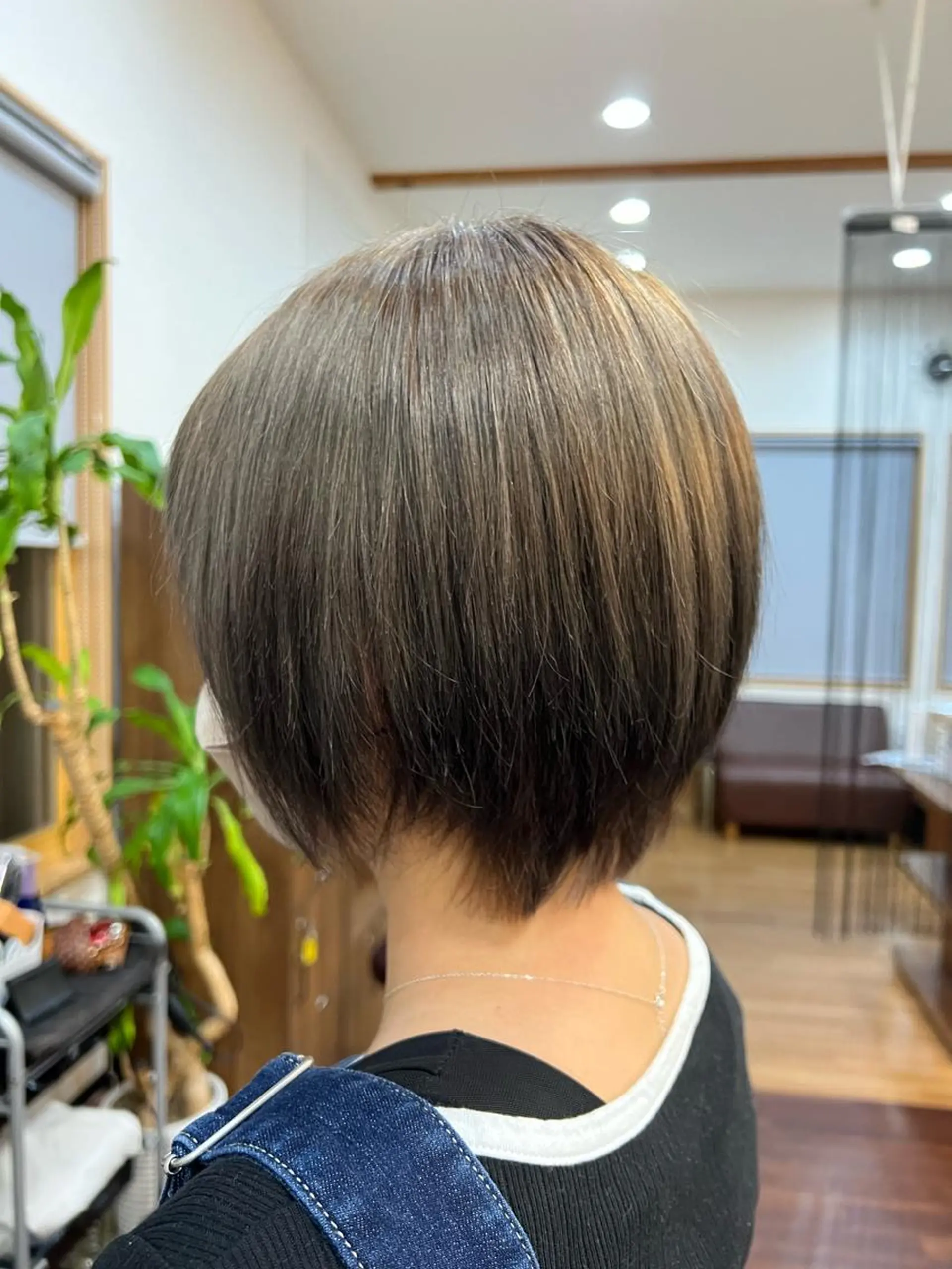 ショート カラー 亀田 未有のヘアスタイル