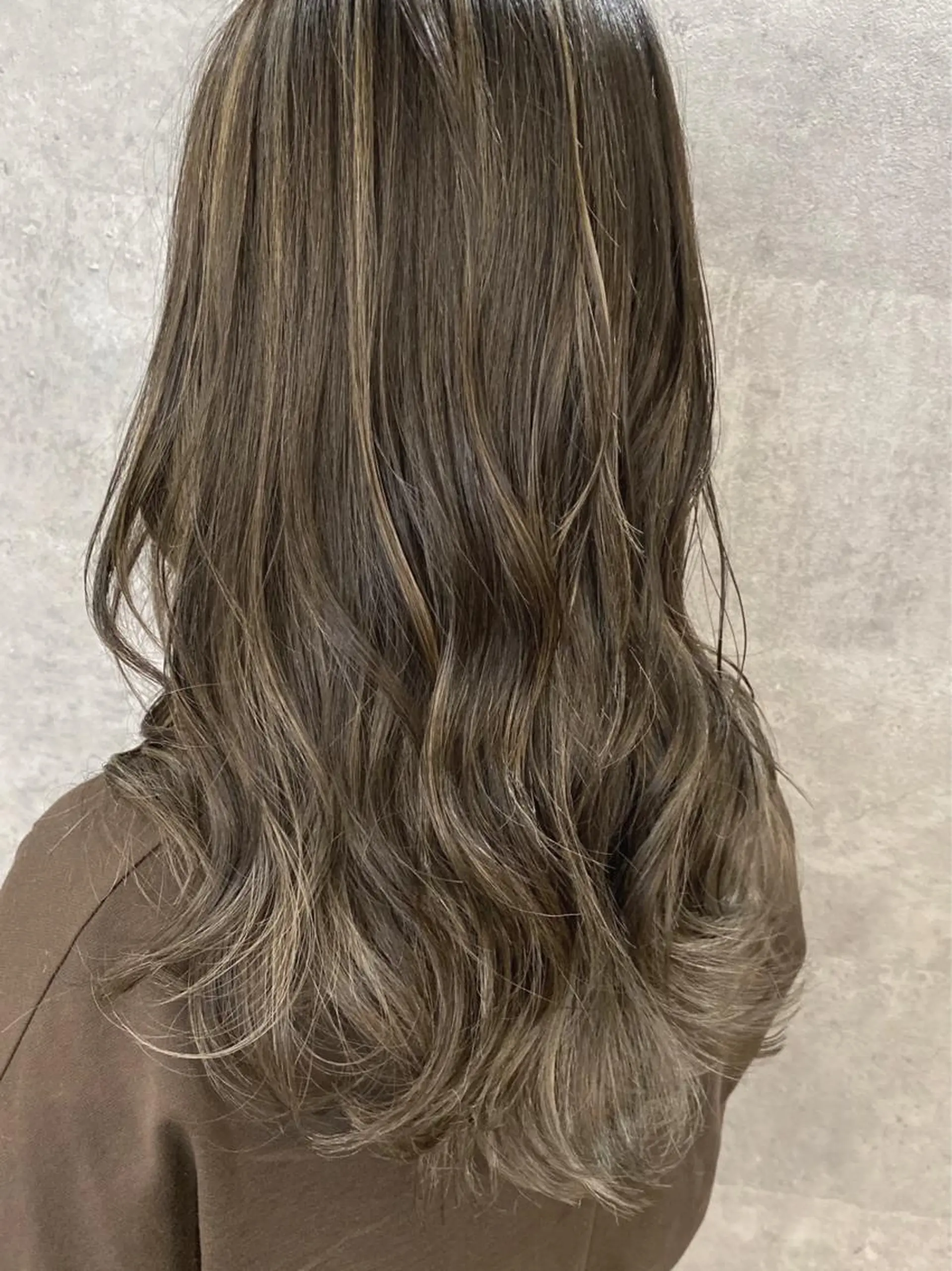 セミロング アッシュ ハイライト カット ヘアカラー トリートメント Bear(ベア)所属・KYOKO 【Bear】のヘアスタイル