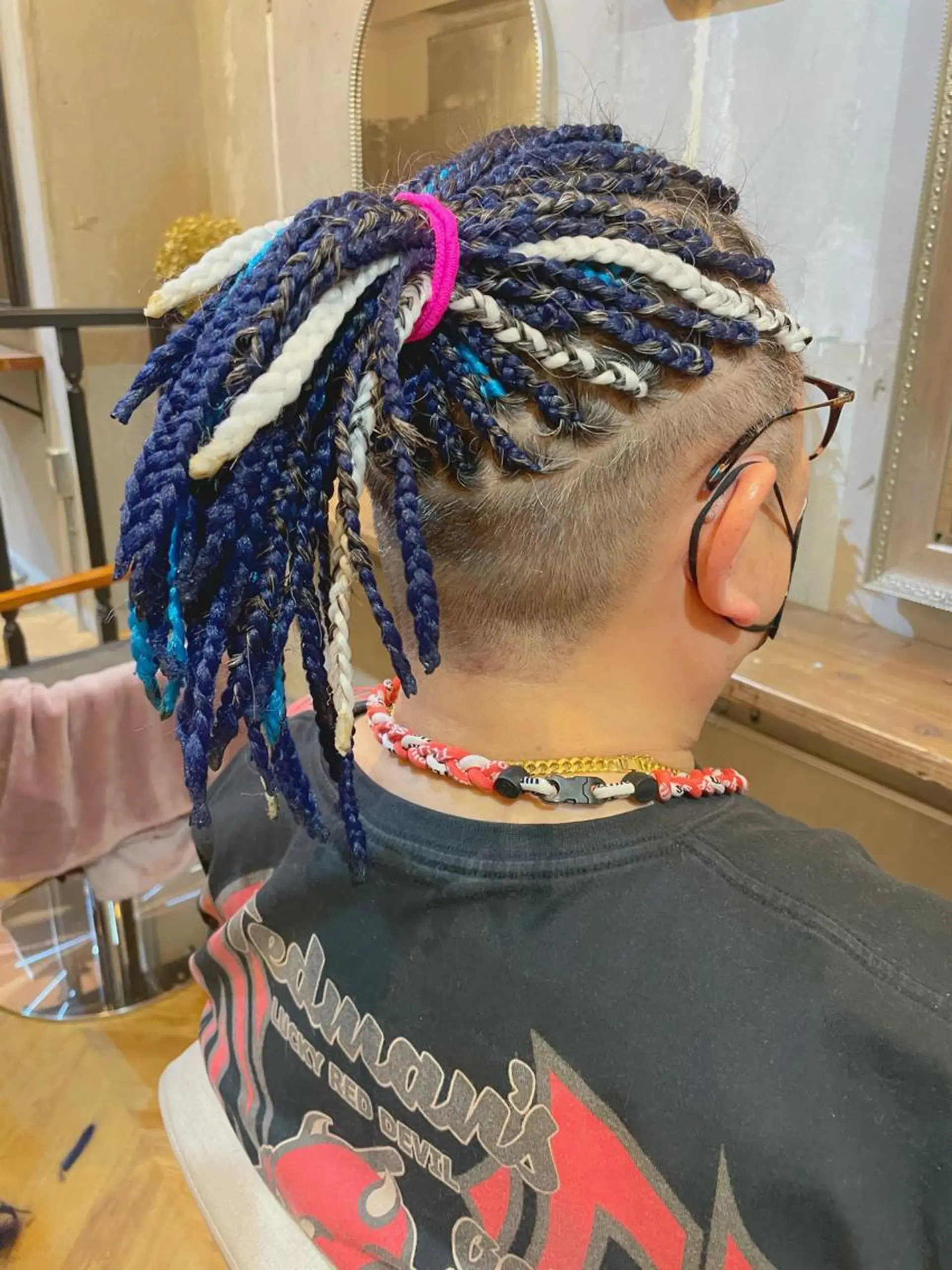 ヘアアレンジ メンズ シールエクステ メンズブリーチ メンズハイライト メンズハイトーン メンズインナーカラー エクステ指名No.1 【店長】橘田のヘアスタイル