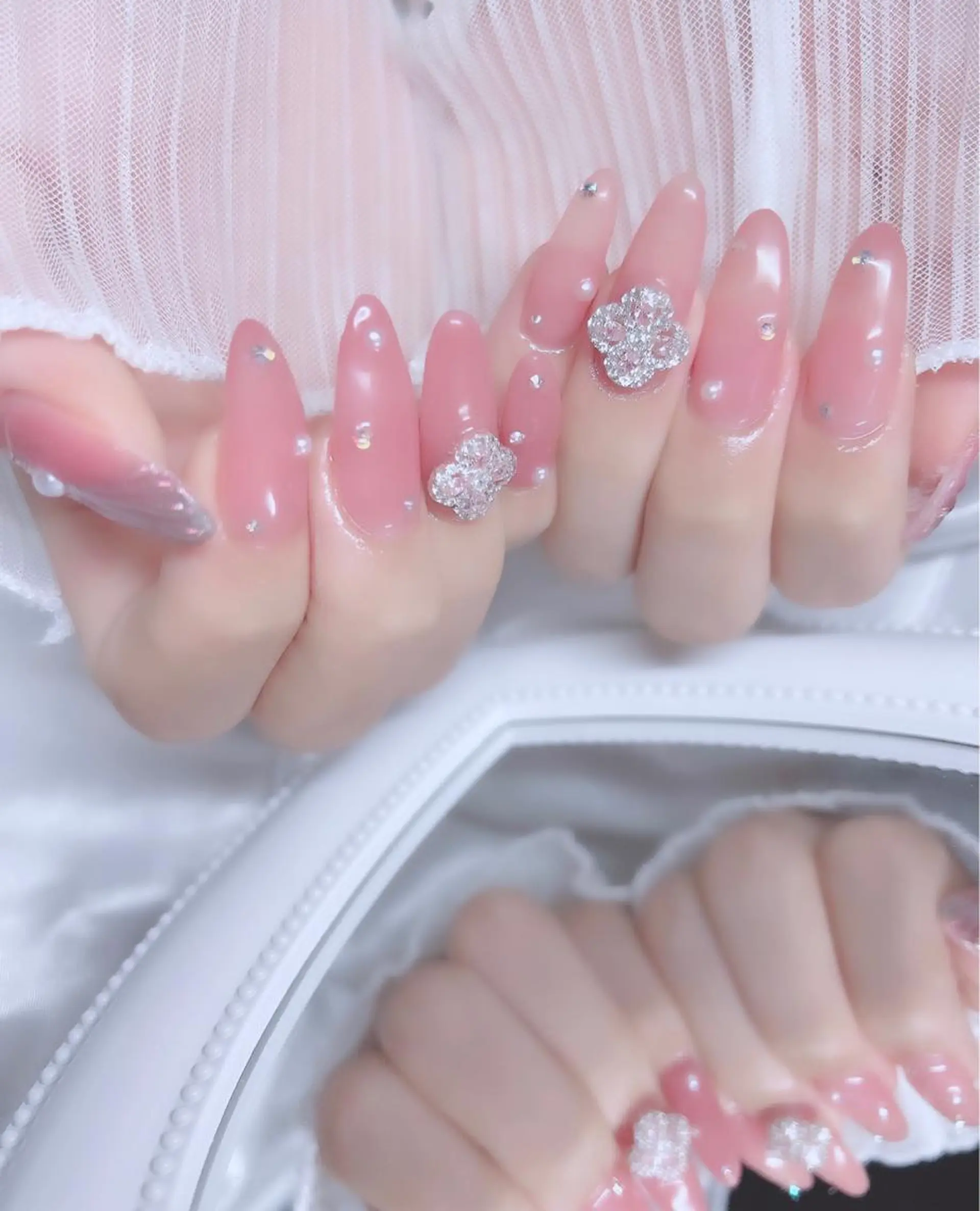 ミディアム ネイル マツエク・マツパ ワンホンマツエク チークネイル ニュアンスネイル ワンホンネイル ハンドネイル merci nailのネイルデザイン
