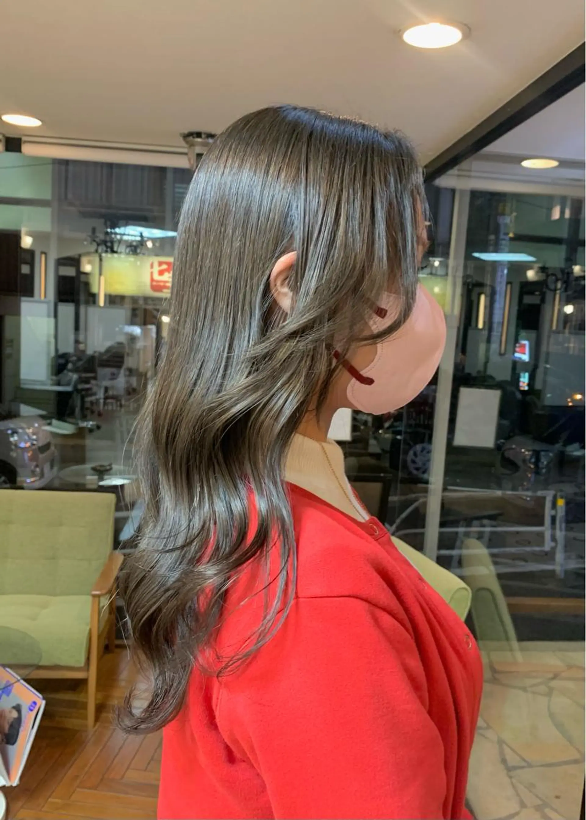 セミロング カラー ベージュカラー ブリーチ ブリーチなしカラー オリーブベージュ 顔周りカット カット ヘアカラー トリートメント 矢野 晃平のヘアスタイル