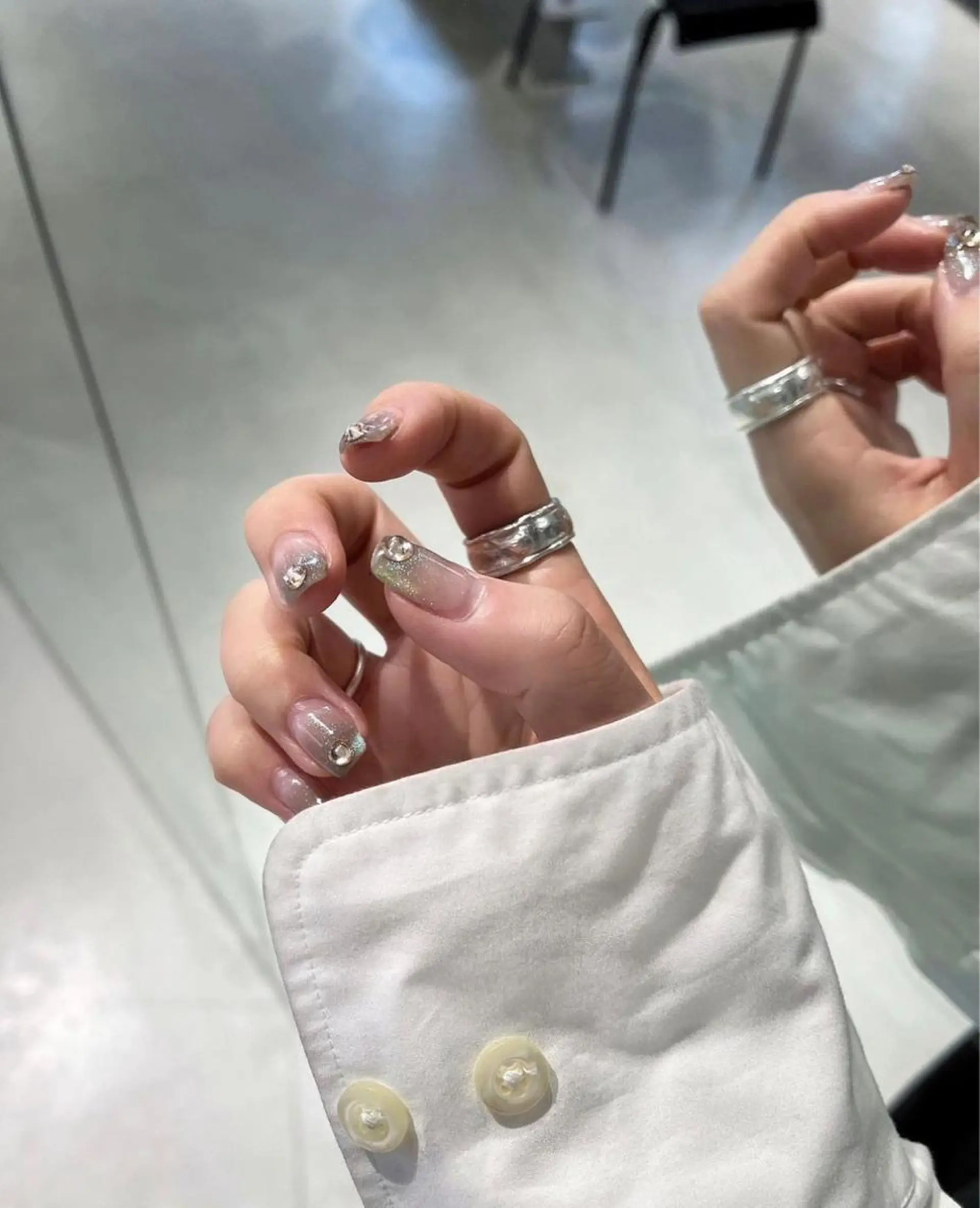 ネイル グラデーション キラキラネイル マグネットネイル ストーンネイル ハンドネイル 肌管理&nail Salon  Duxのエステ・リラクイメージ